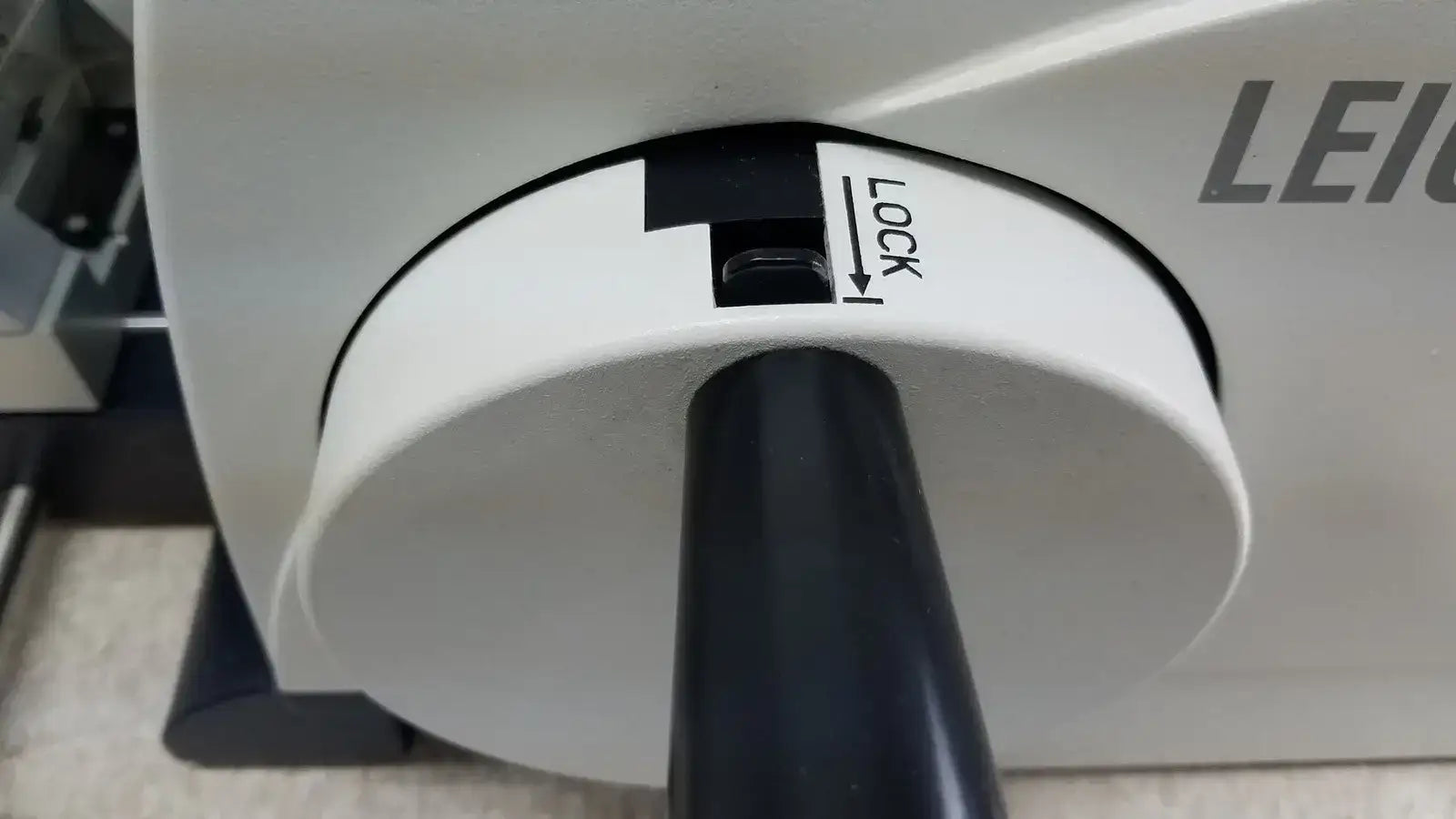 LEICA RM2235 Manual Rotary Microtome Histology Pathology Lab Tissue Sectioner Manual Rotary Microtome, second-hand product photo 11