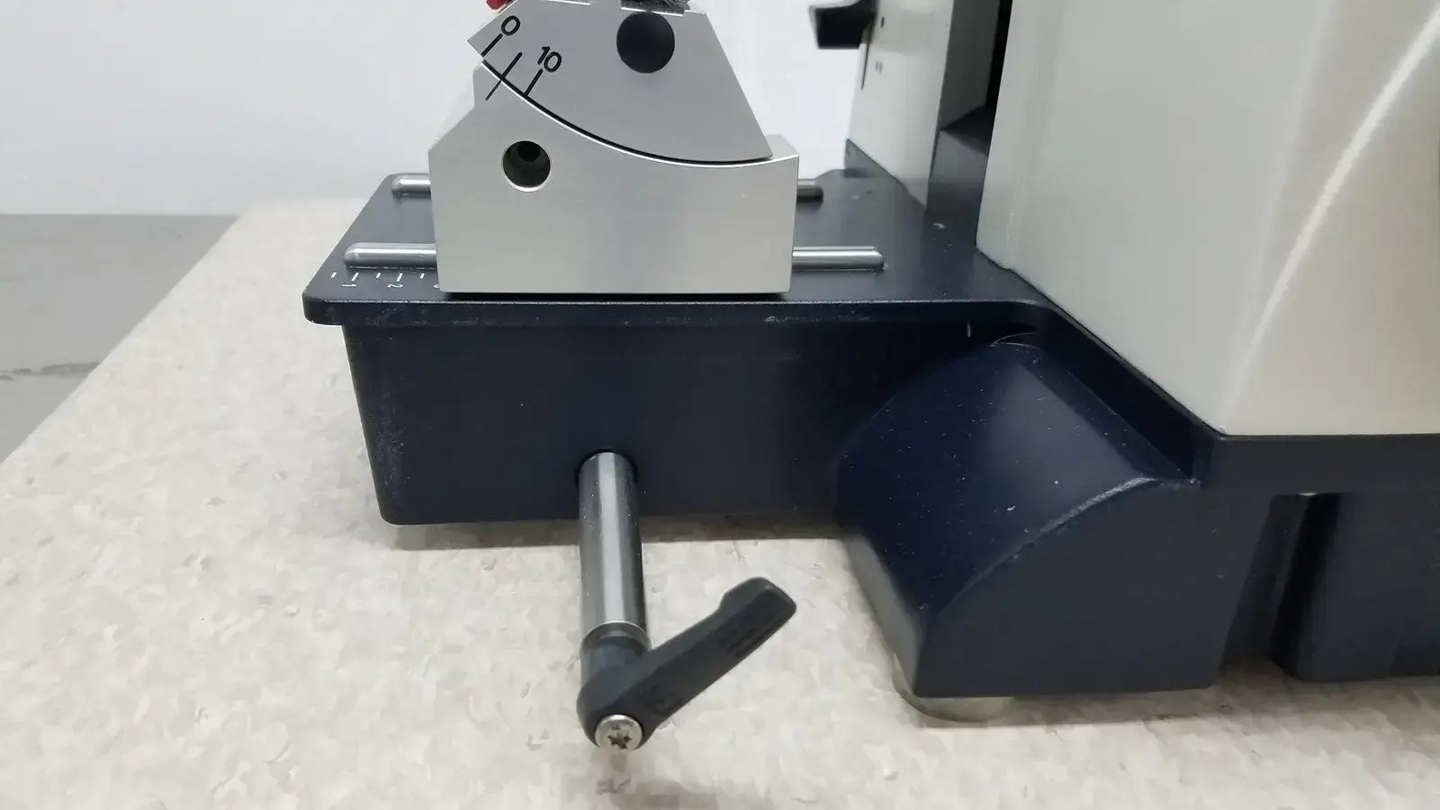 LEICA RM2235 Manual Rotary Microtome Histology Pathology Lab Tissue Sectioner Manual Rotary Microtome, second-hand product photo 13