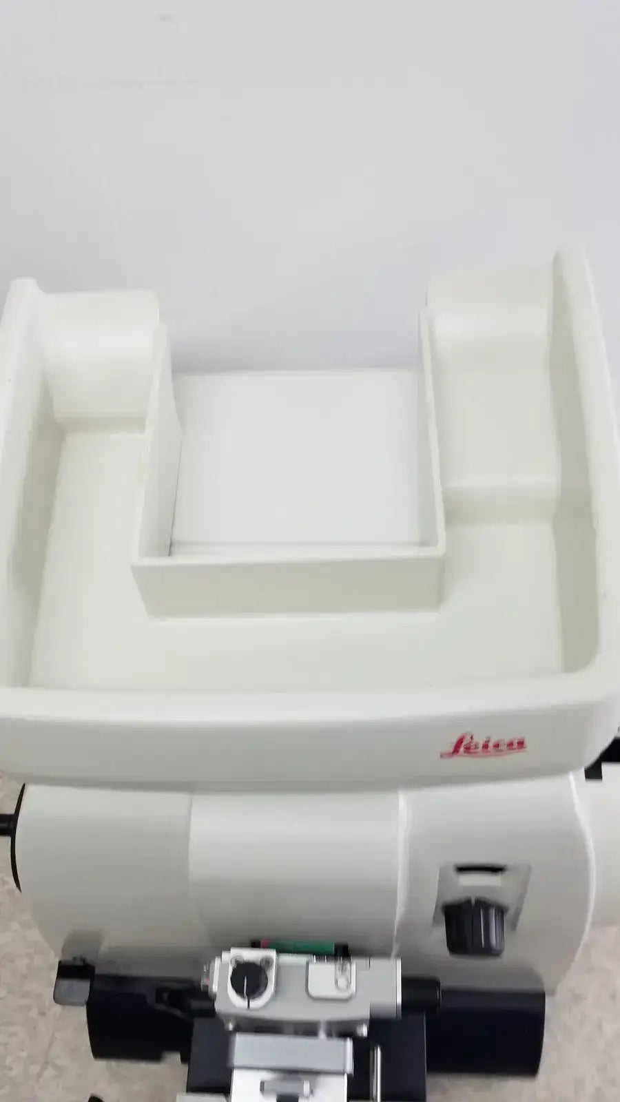 LEICA RM2235 Manual Rotary Microtome Histology Pathology Lab Tissue Sectioner Manual Rotary Microtome, second-hand product photo 9