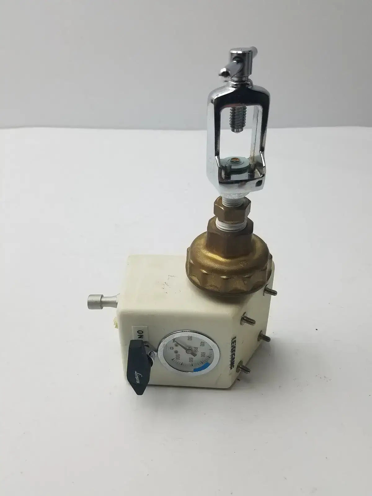 Leisegang Medical 8702 Gas Pressure Regulator with Gauge & On/Off Valve Medical Gas Pressure Regulator, second-hand product photo 3