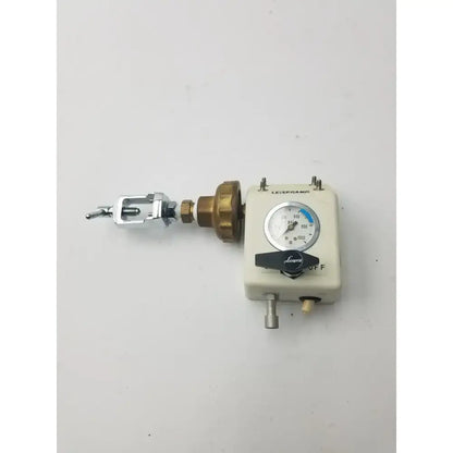 Leisegang Medical 8702 Gas Pressure Regulator with Gauge & On/Off Valve Medical Gas Pressure Regulator, second-hand product photo 1