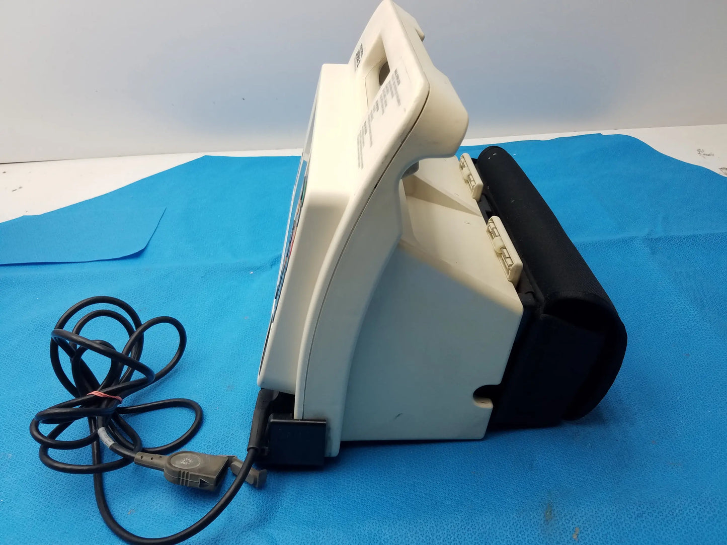 LIFEPAK 12 Physio Control Defibrillator/Monitor Defibrillator / Patient Monitor, second-hand product photo 3