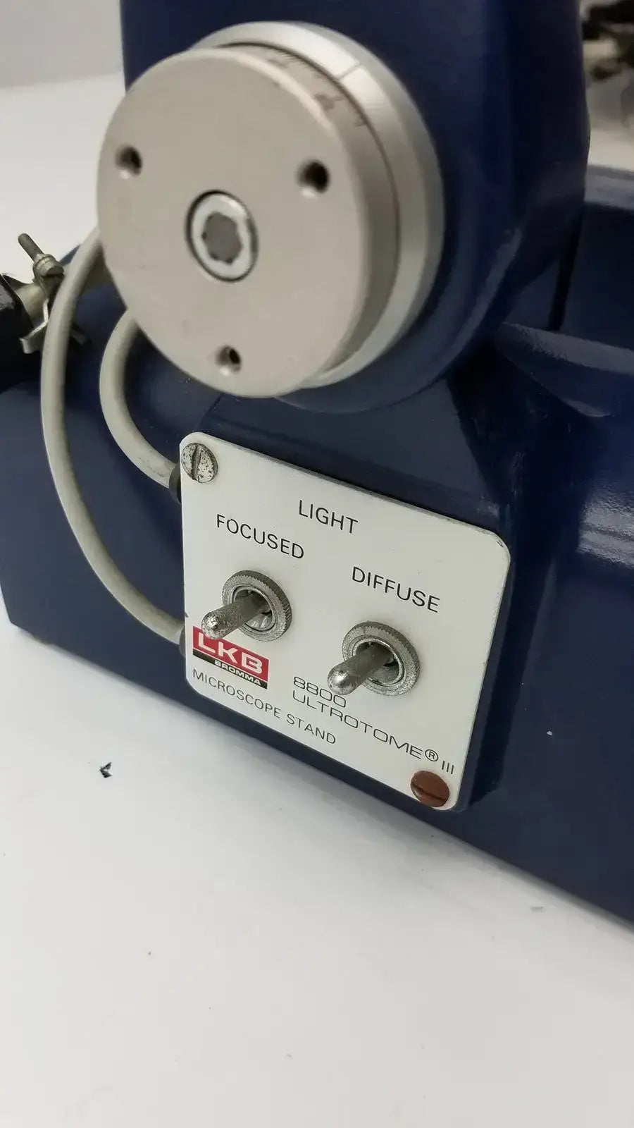 LKB 8800 Ultrotome III Microscope Stand With Optics Ultramicrotome Microscope Stand, second-hand product photo 12