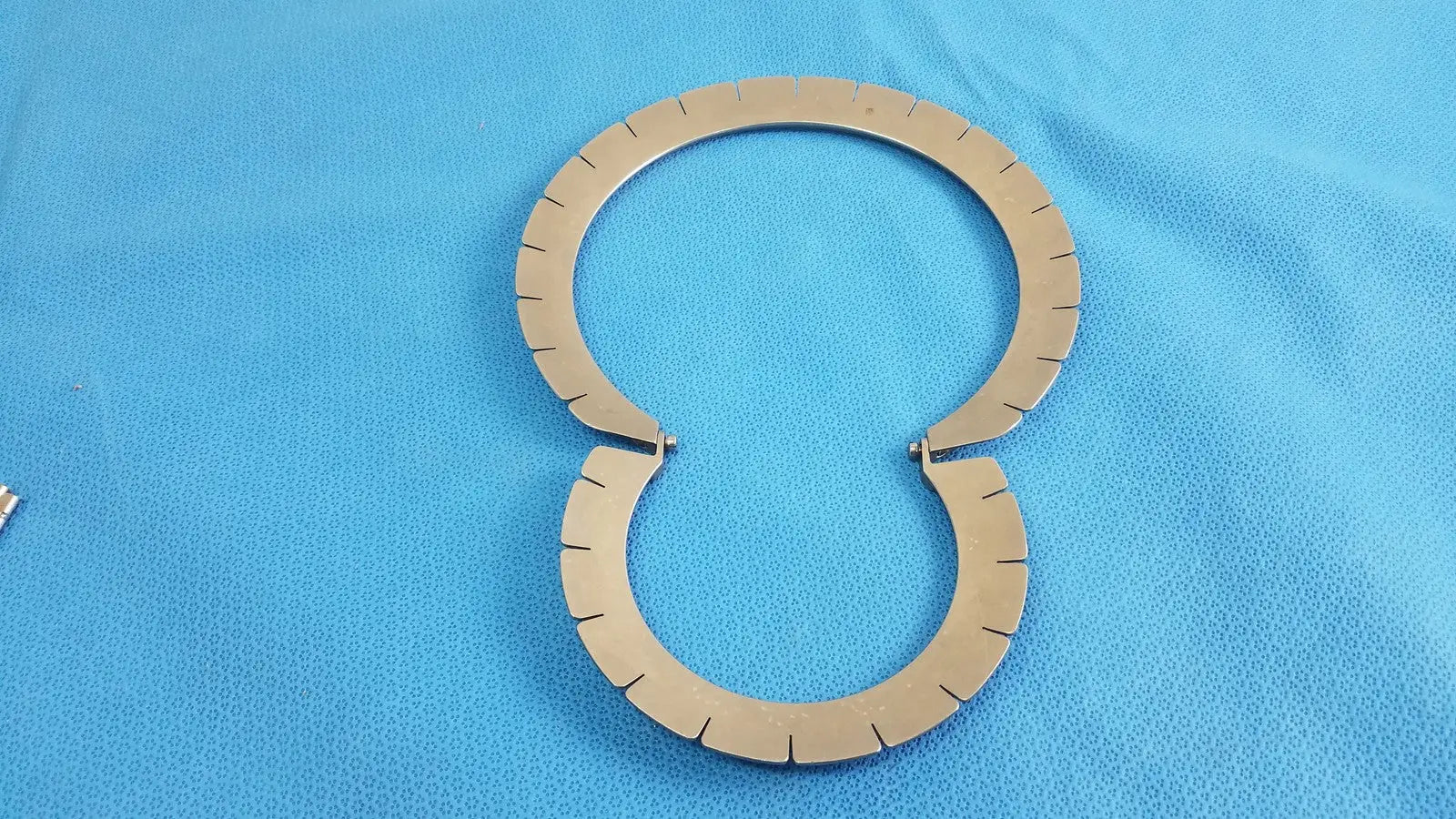 Reuse Medical Lone Star 3359 Surgical Retractor Ring Stainless Steel Surgical Retractors, second-hand product photo 1