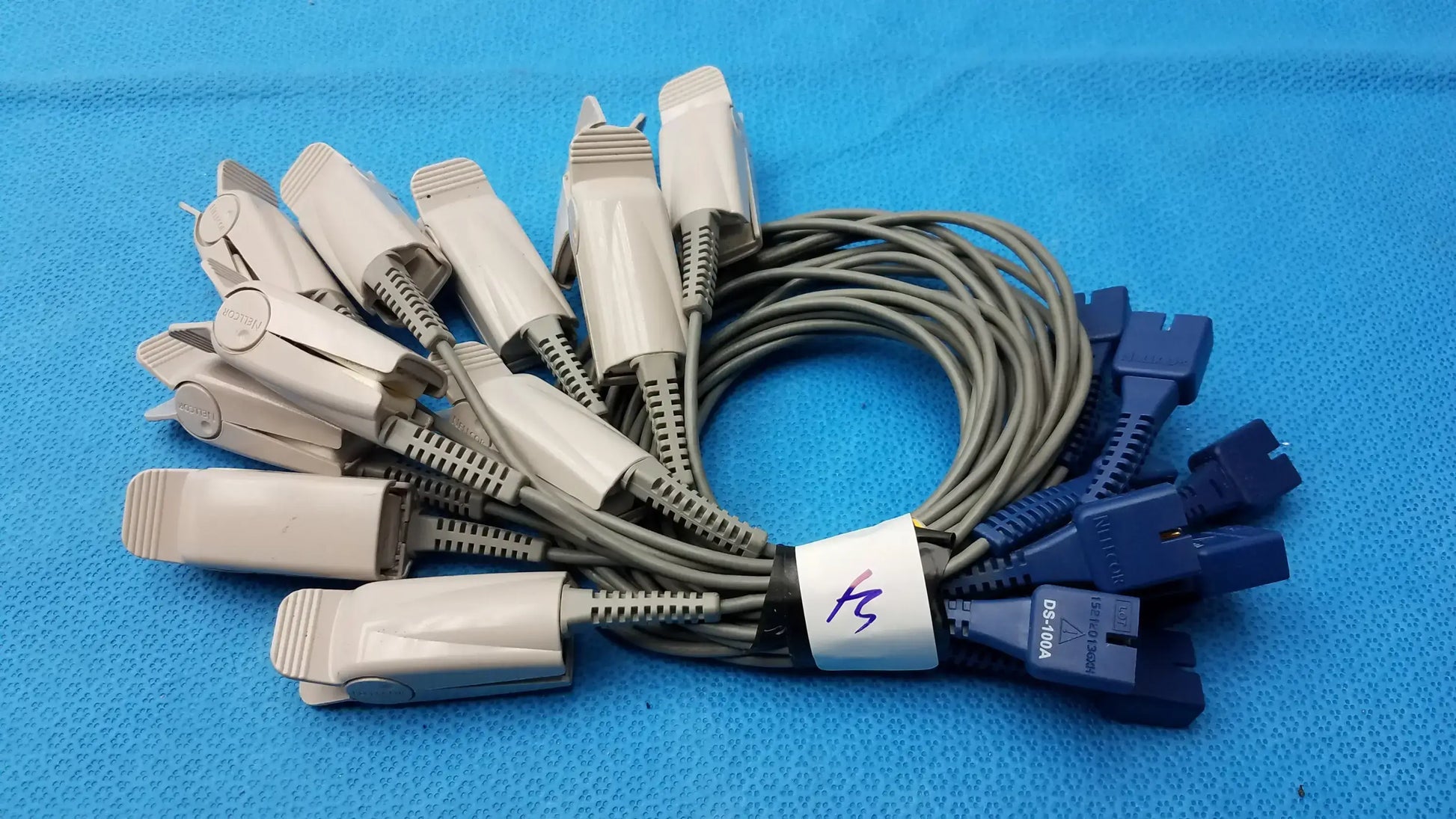 Nellcor Lot of 11 Nellcor DS-100A SpO2 Adult Finger Clip Sensors Adult Finger Clip Sensor, second-hand product photo 1