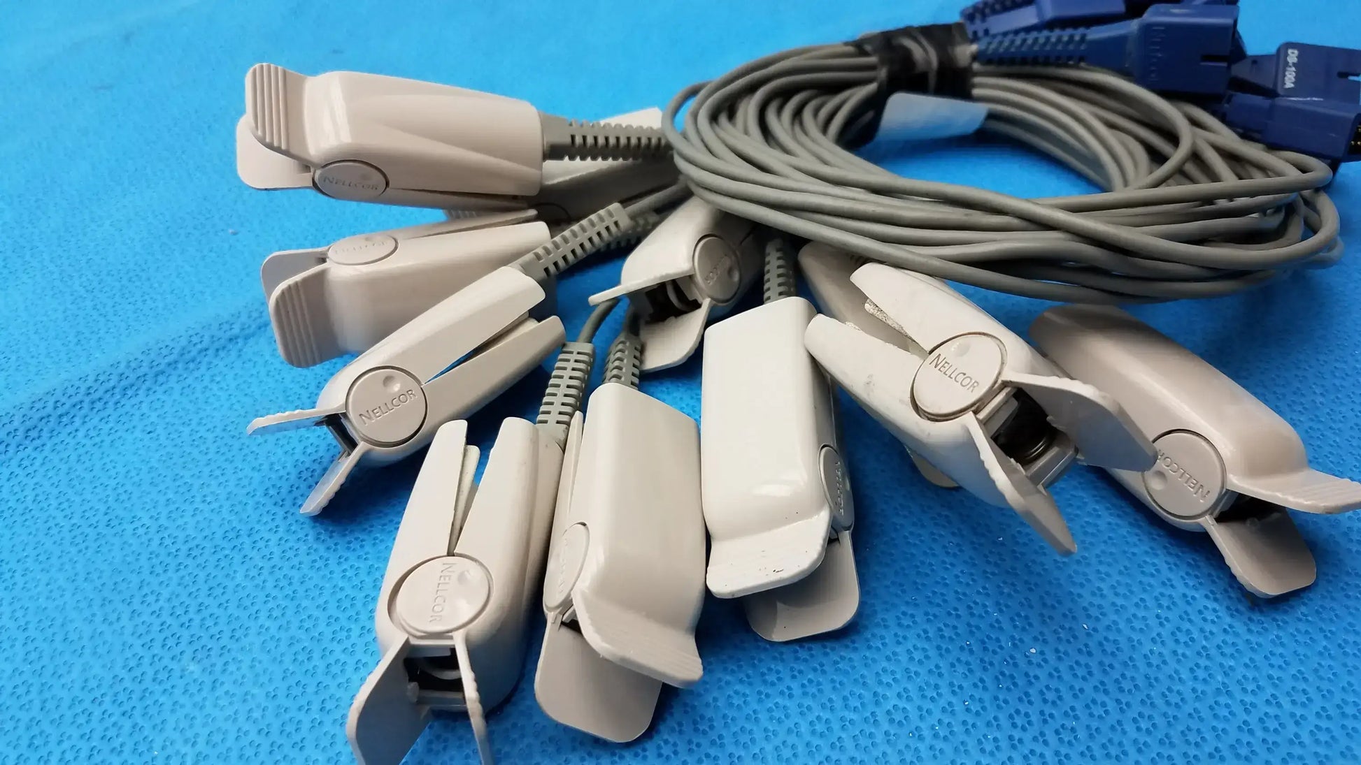 Nellcor Lot of 11 Nellcor DS-100A SpO2 Adult Finger Clip Sensors Adult Finger Clip Sensor, second-hand product photo 4