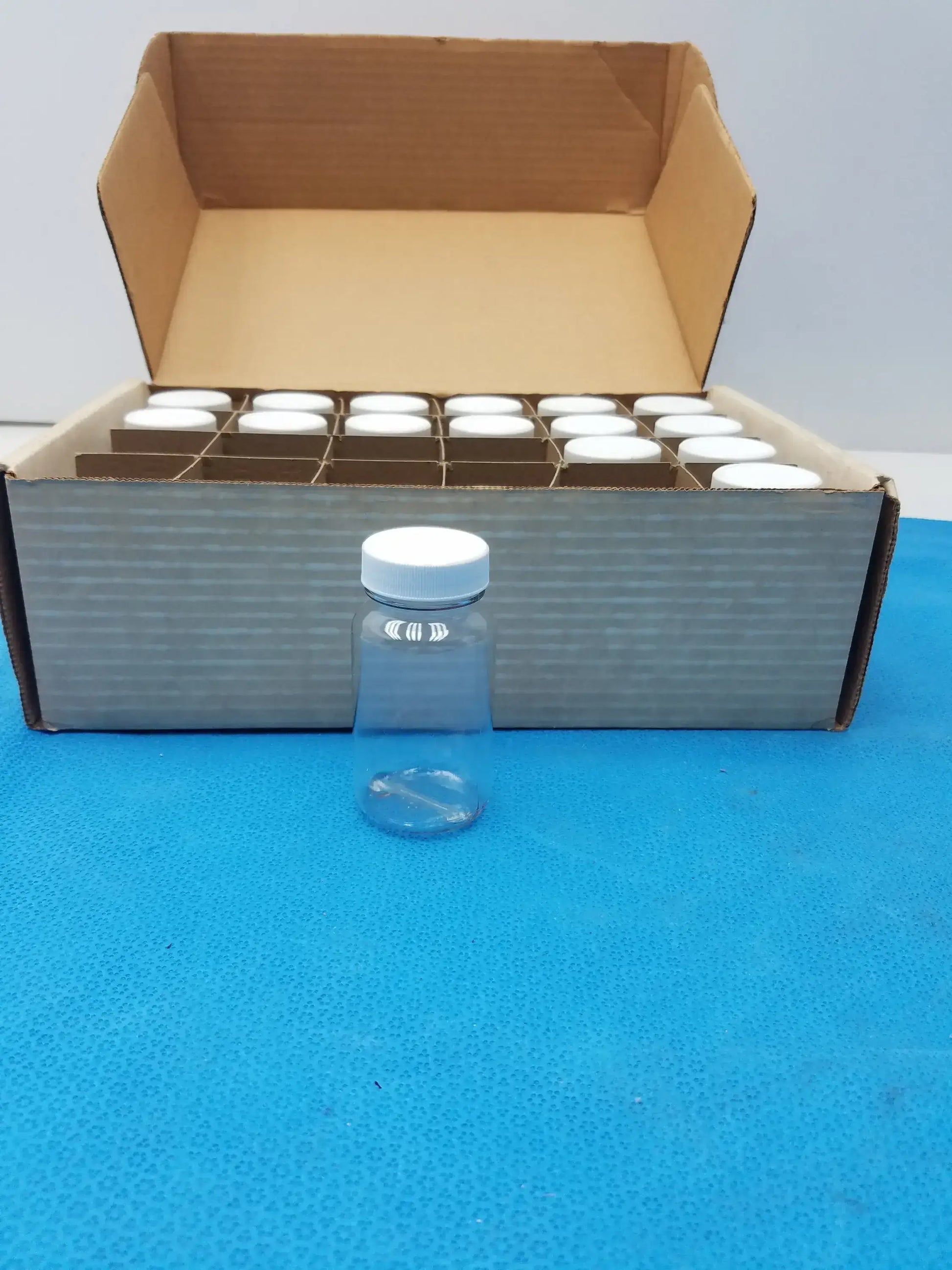 Reuse Medical Equipment Lot of 16 Scintillation Vials Glass Jar Scintillation Vial / Glass Jar, second-hand product photo 1