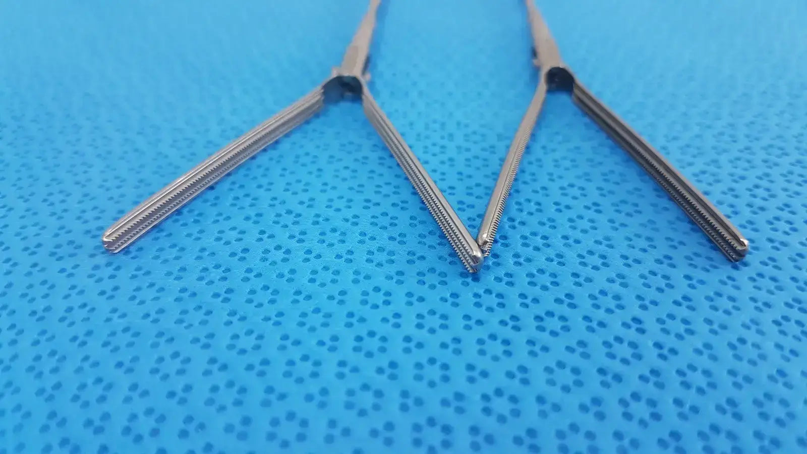 AESCULAP Lot of = 2 AESCULAP Laparoscopic Dissecting Forceps - P0657R Laparoscopic Dissecting Forceps, second-hand product photo 6