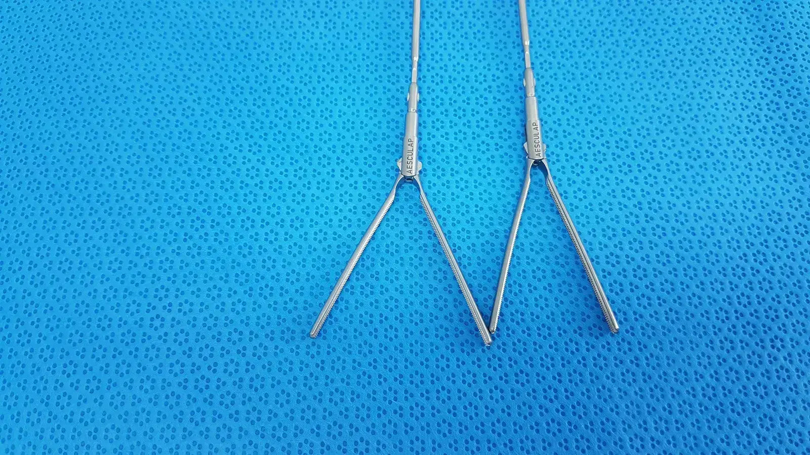 AESCULAP Lot of = 2 AESCULAP Laparoscopic Dissecting Forceps - P0657R Laparoscopic Dissecting Forceps, second-hand product photo 5