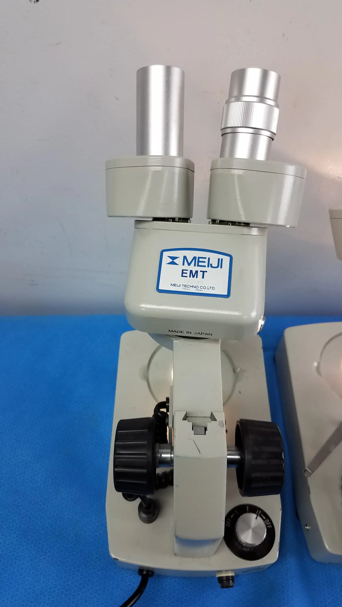 Meiji Techno Lot of 2 Meiji Techno EMT-1 Stereo Microscope Stereo Microscope, as-is (for parts) product photo 6