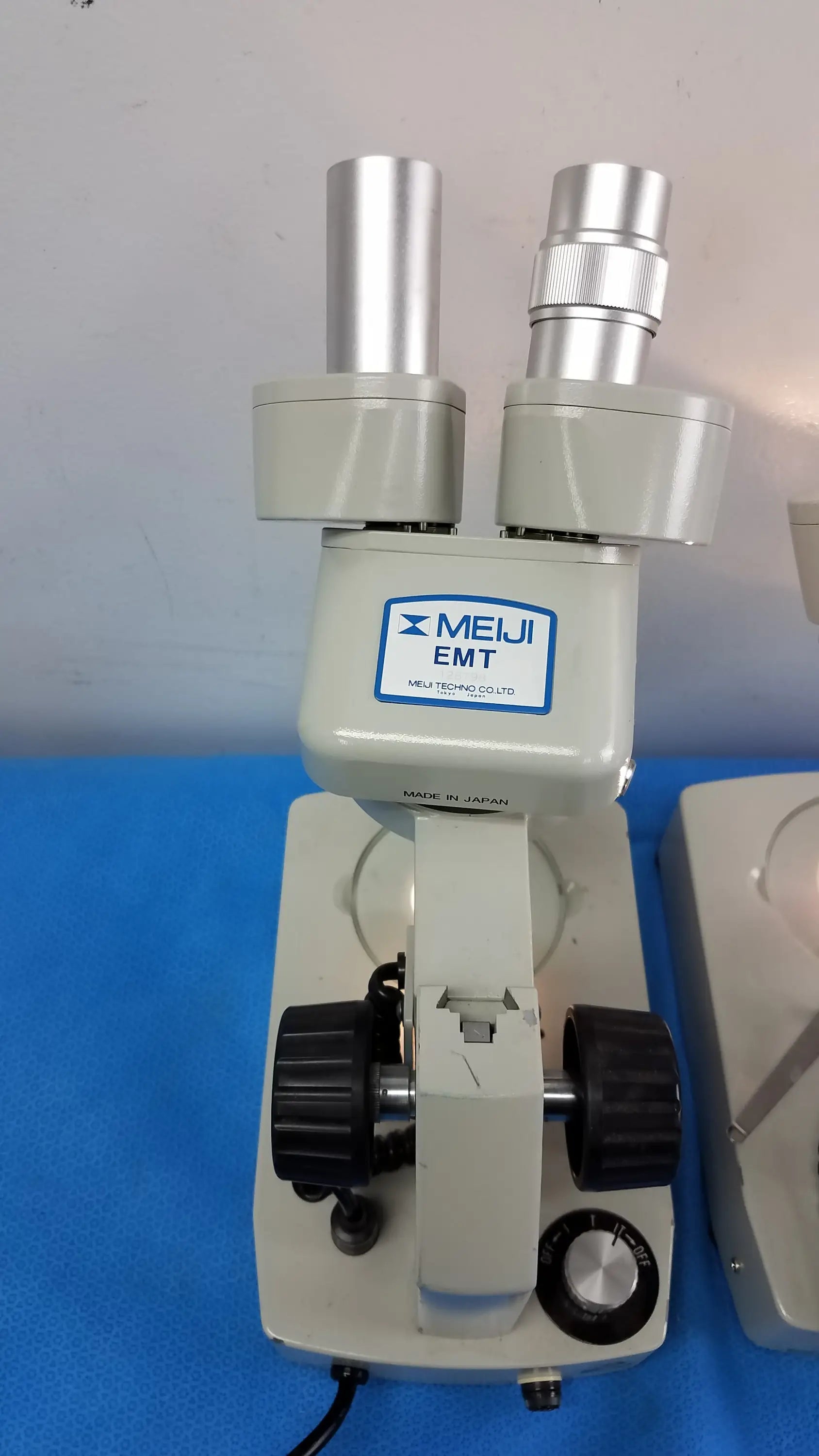 Meiji Techno Lot of 2 Meiji Techno EMT-1 Stereo Microscope Stereo Microscope, as-is (for parts) product photo 6