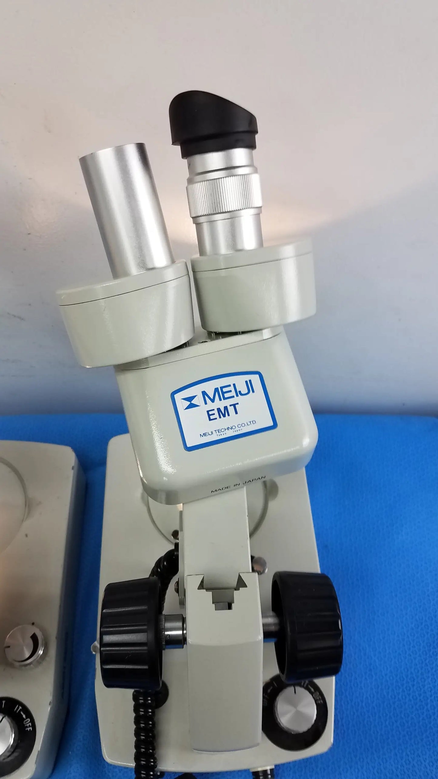 Meiji Techno Lot of 2 Meiji Techno EMT-1 Stereo Microscope Stereo Microscope, as-is (for parts) product photo 5