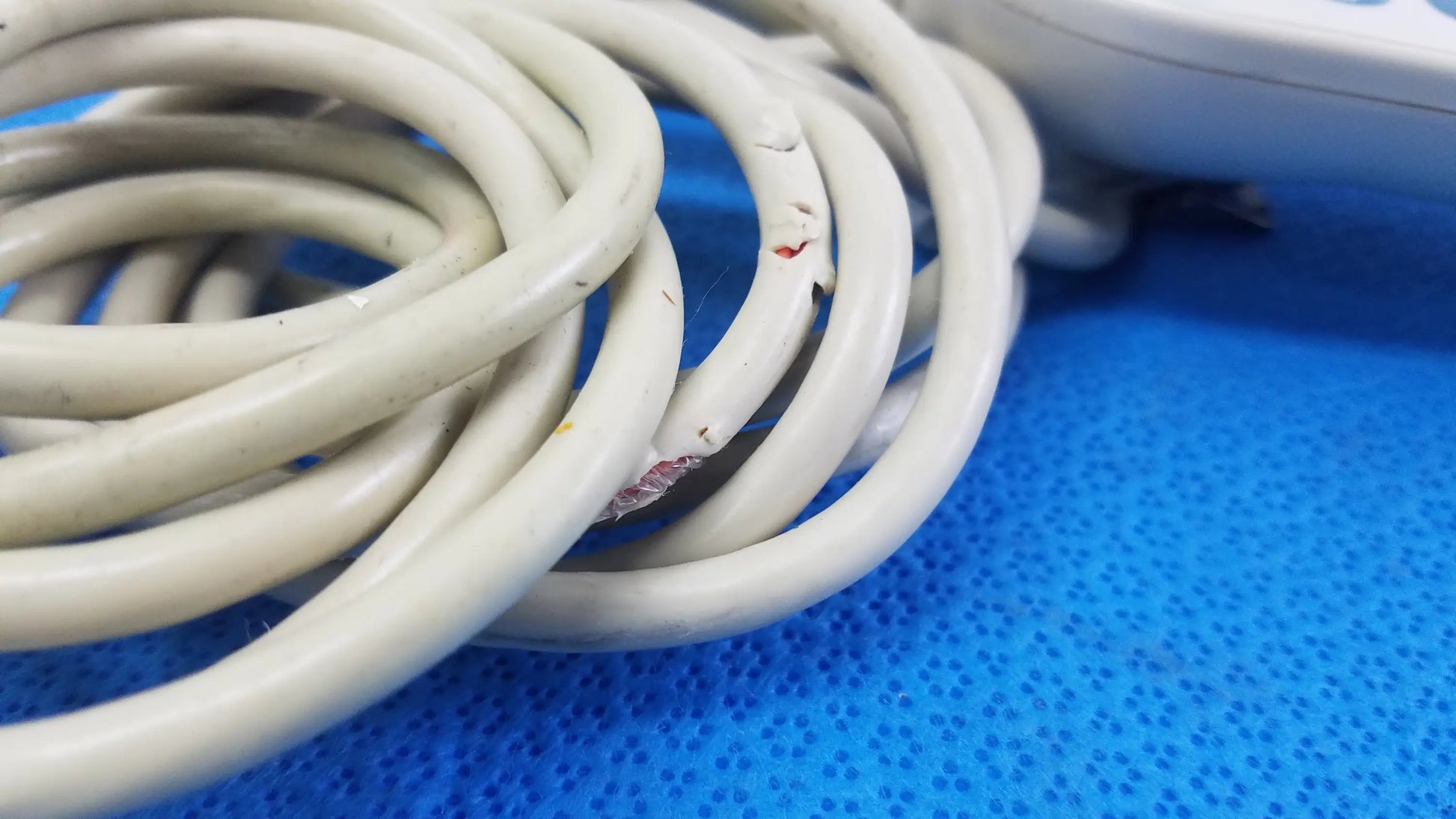Curbell Lot of - 3 Curbell Gen4 Pillow Speaker TV Controller P/N 4C020N-Z500038 Pillow Speaker TV Controller, as-is (for parts) product photo 9