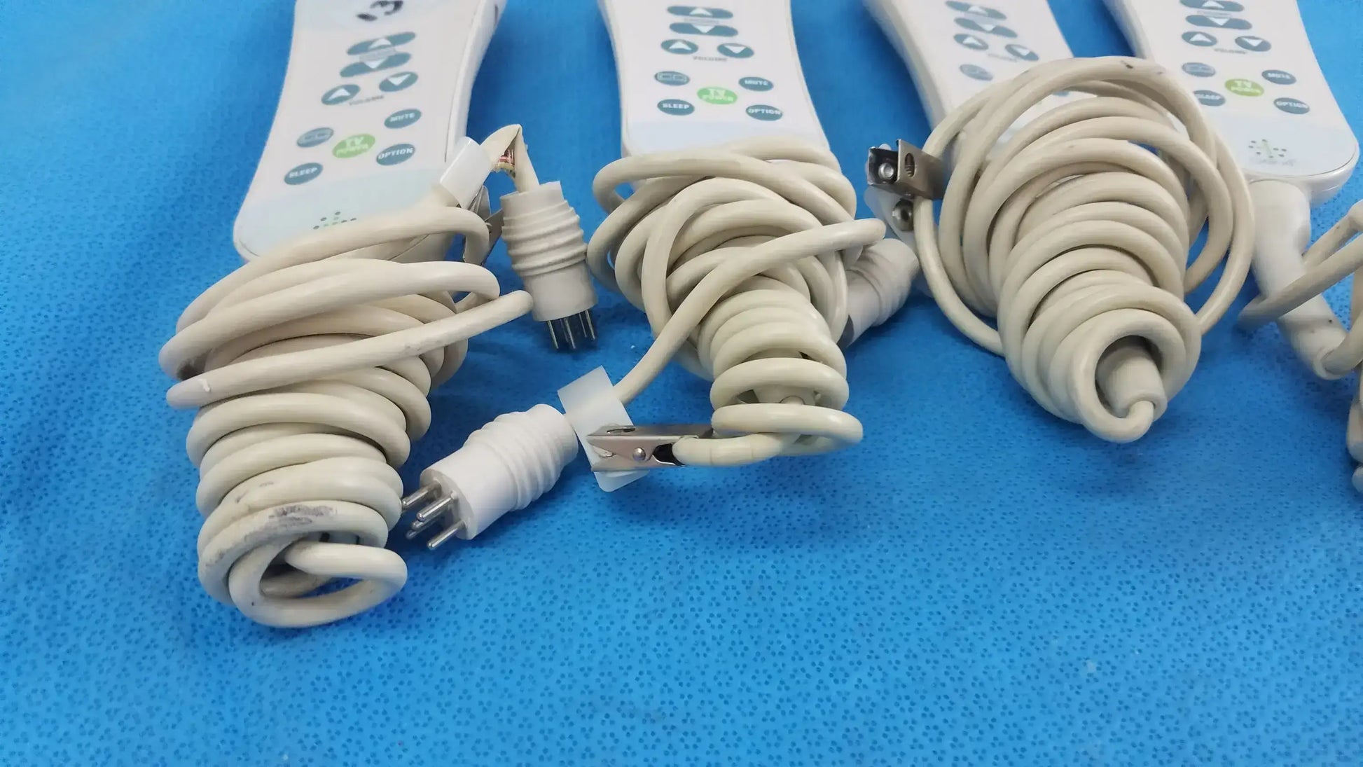 Curbell Lot of - 4 Curbell Gen4 Pillow Speaker TV Controller P/N 4D020N-Z500038 Pillow Speaker TV Controller, as-is (for parts) product photo 5
