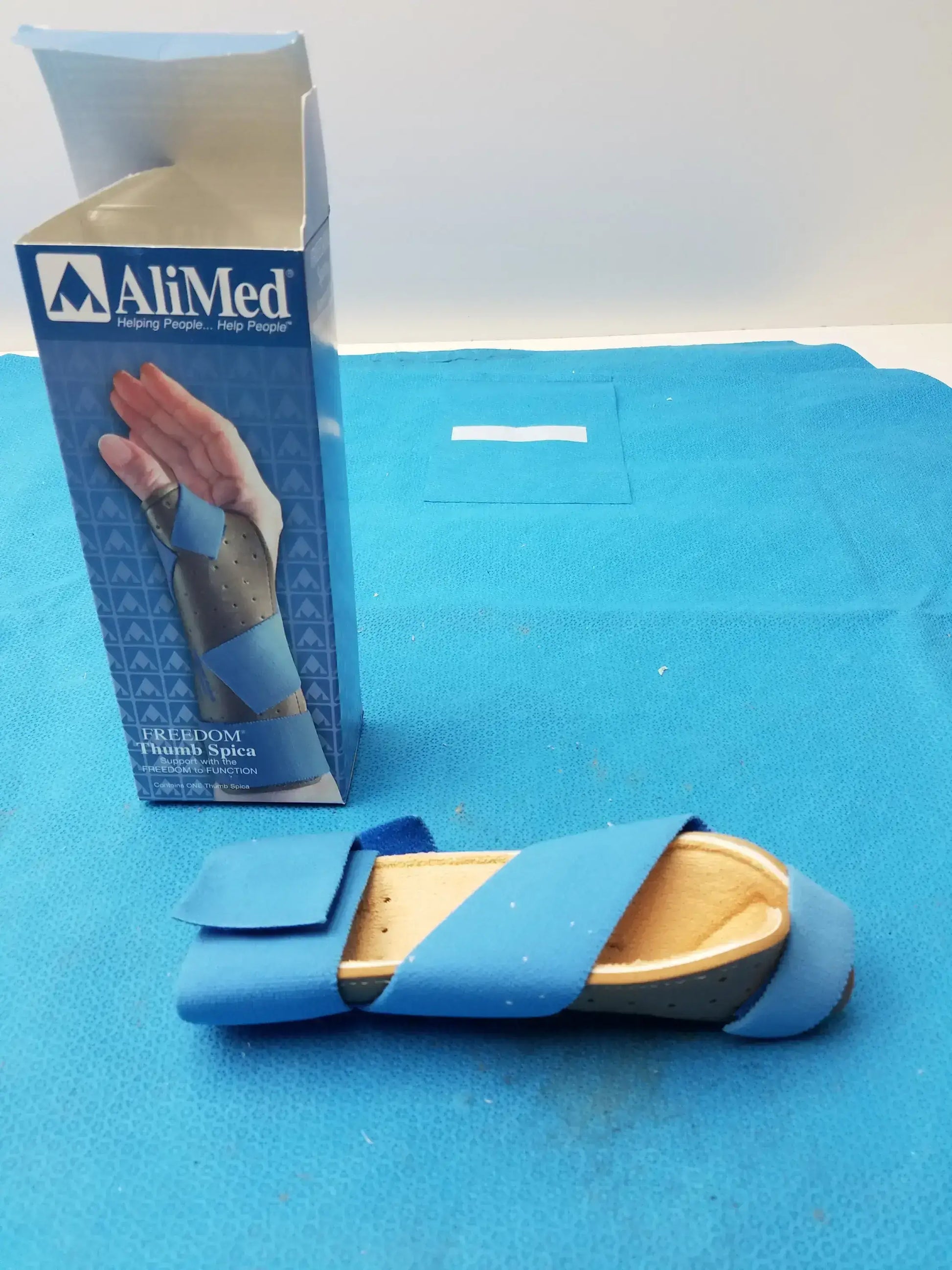 AliMed Freedom Thumb Spica Splint Medium/Large 5785 Thumb Spica Splint, second-hand product photo 15