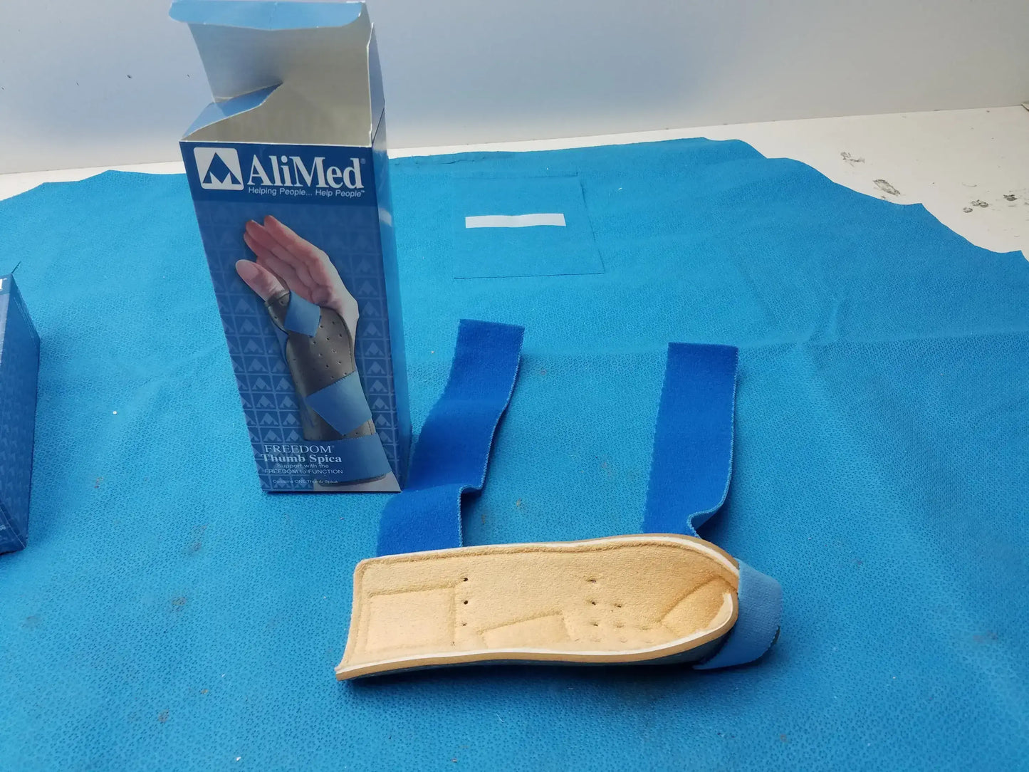 AliMed Lot of - 5 AliMed Freedom Thumb Spica Splint Medium/Large 5785 Thumb Spica, second-hand product photo 18