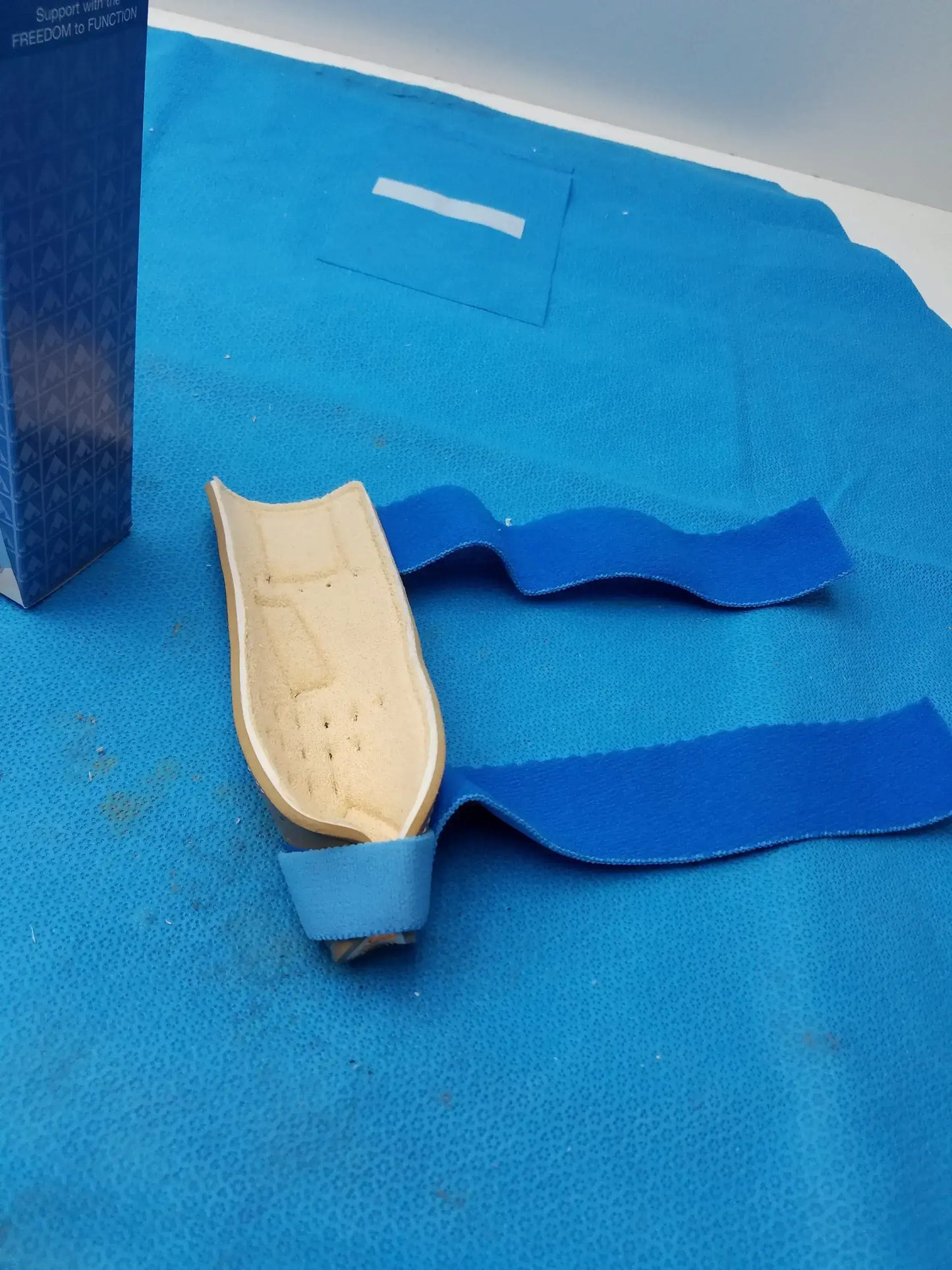 AliMed Freedom Thumb Spica Splint Medium/Large 5785 Thumb Spica Splint, second-hand product photo 17