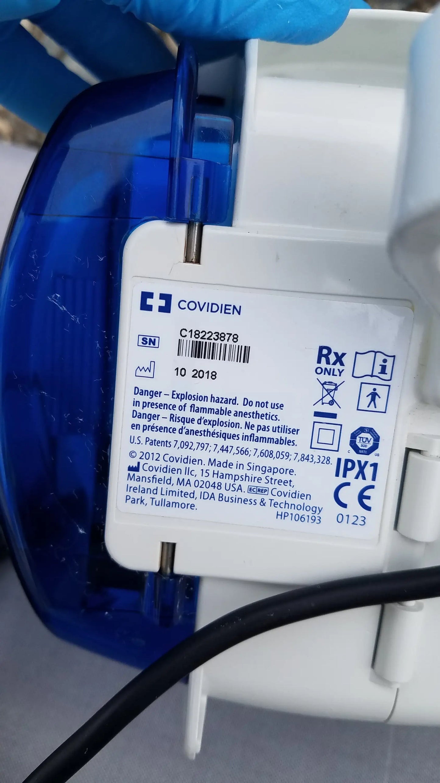 White plastic covidien enteral feeding pump with blue translucent casing ipx1 respiratory equipment compatible kangaroo epump