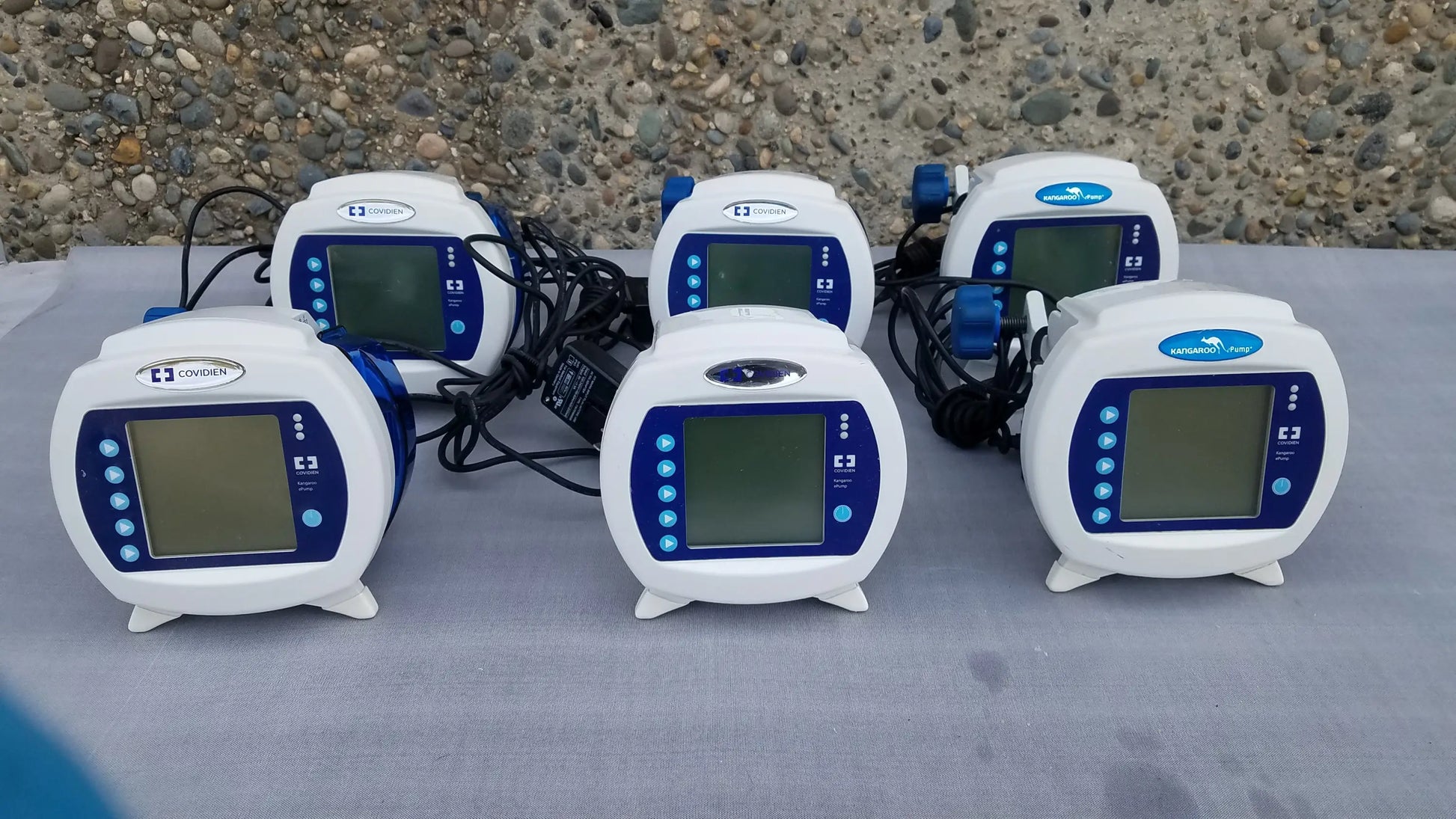 Lot of 6 white and blue covidien enteral feeding pumps with pole clamps compatible kangaroo epump devices