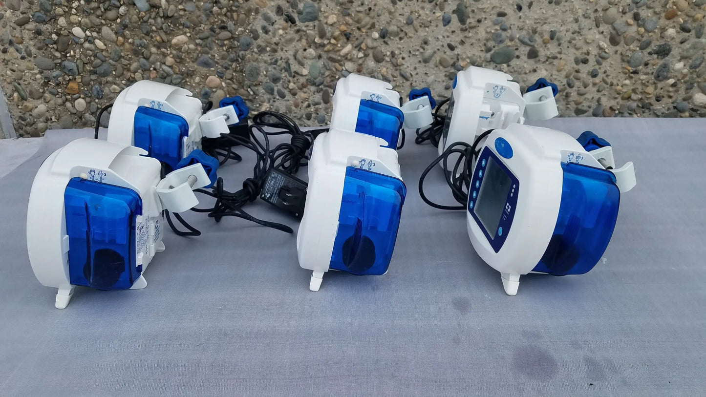 Lot of 6 white and blue covidien enteral feeding pumps with digital displays compatible kangaroo epump with power cords