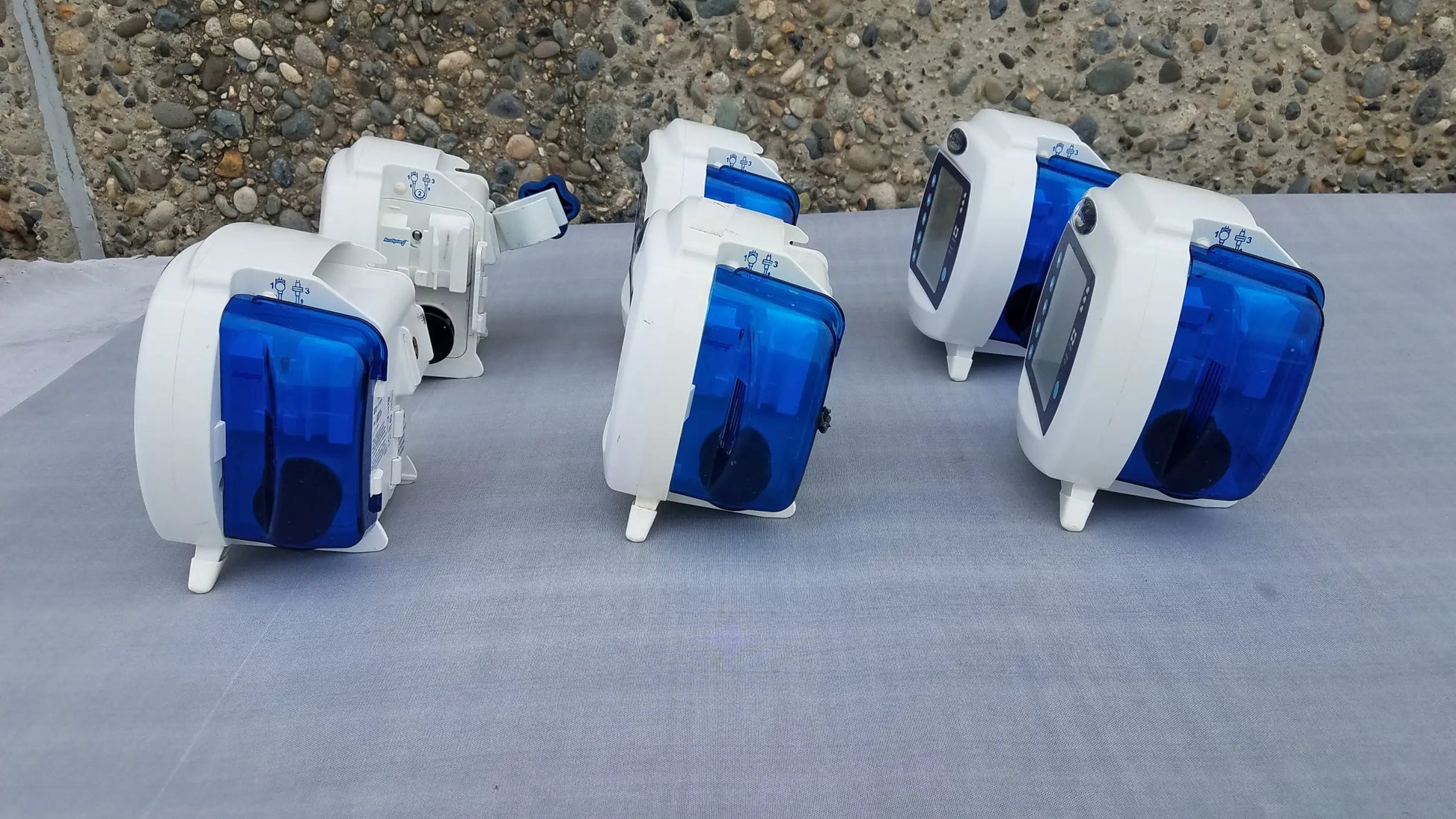 White and blue medical infusion pumps with transparent casings for enteral feeding compatible kangaroo epump devices lot of 6