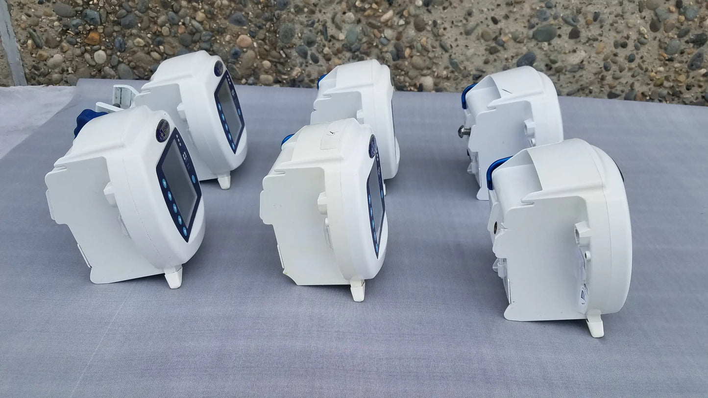 Lot of 6 white covidien kangaroo epump enteral feeding pumps with digital displays and blue accents compatible kangaroo models