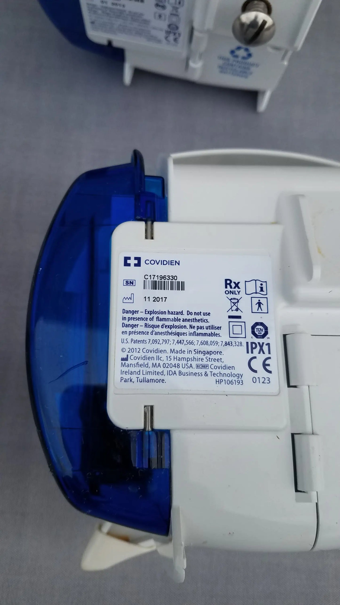 White and blue kangaroo epump enteral feeding pump with covidien branding and rx only regulatory markings lot of 6