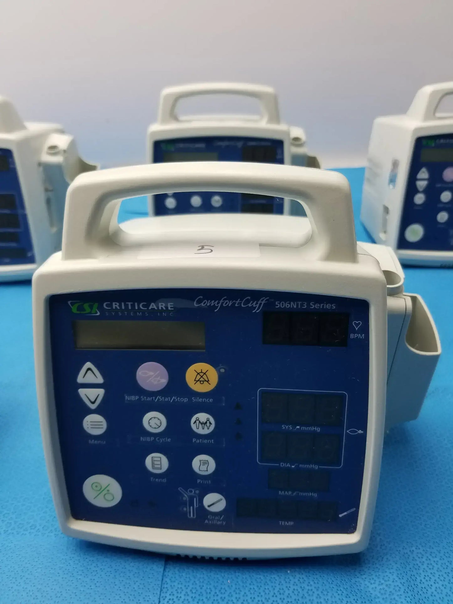 CSI Criticare Lot of - 6 CSI Criticare Comfort Cuff 506N3 Series SPo2 Patient Monitor Patient Monitor, second-hand product photo 3