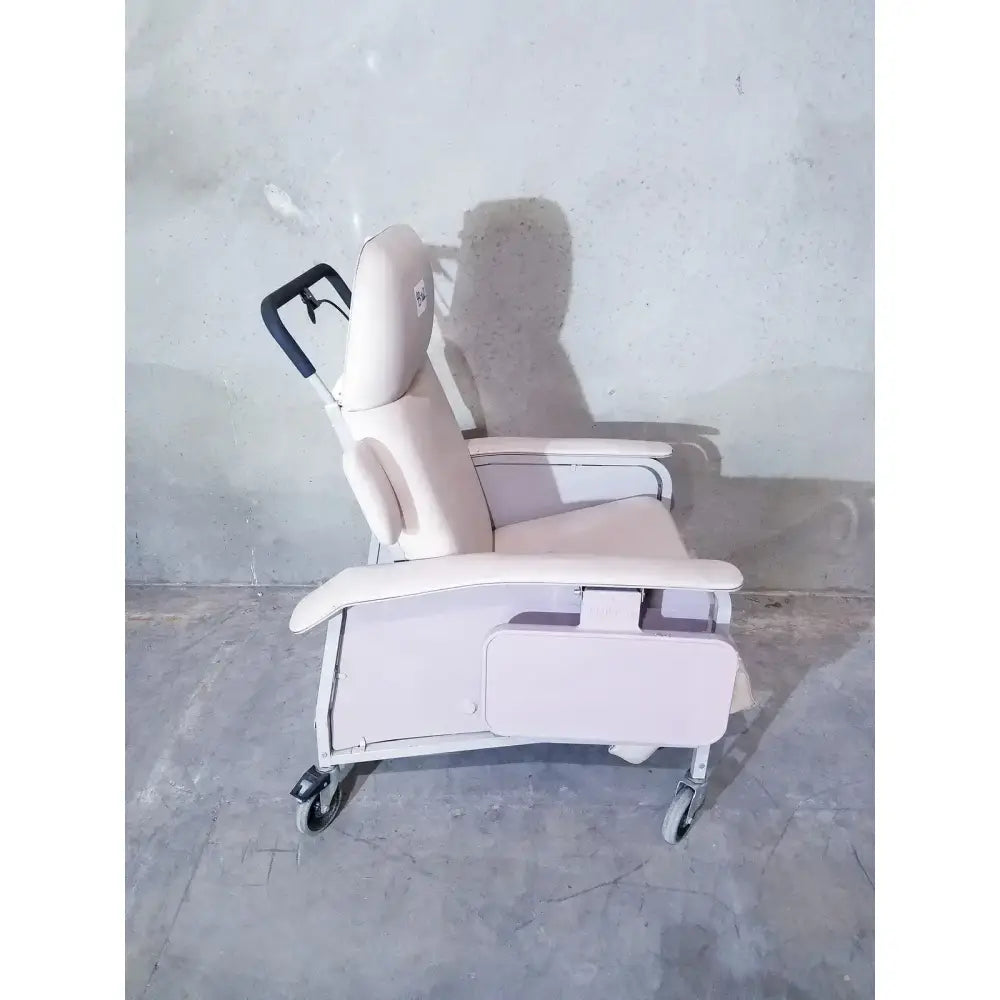 Drive medical LUMEX Clinical Care Chair Recliner, 3 Position Charcoal Clinical Care Recliner, second-hand product photo 11