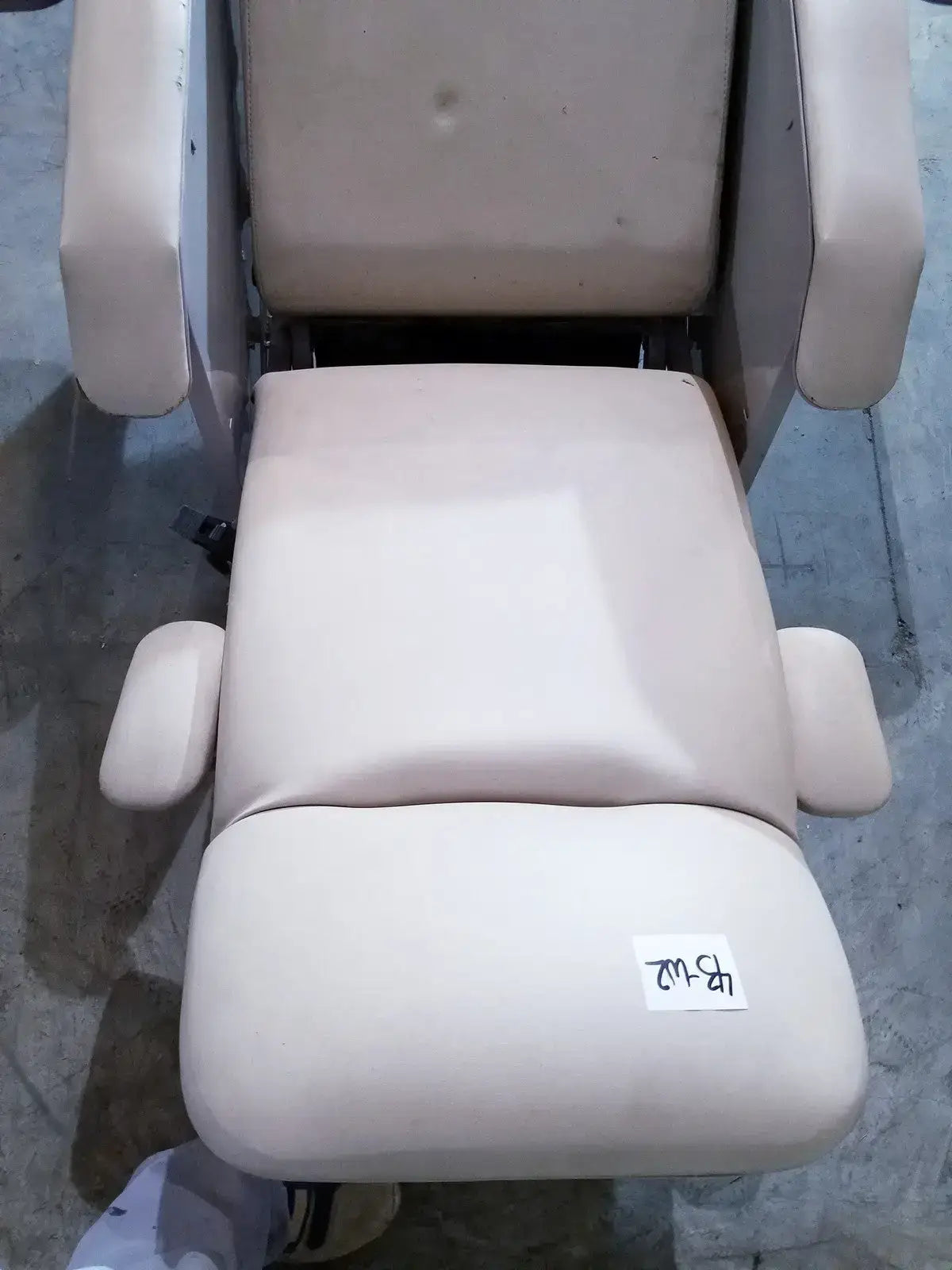 Drive medical LUMEX Clinical Care Chair Recliner, 3 Position Charcoal Clinical Care Recliner, second-hand product photo 5