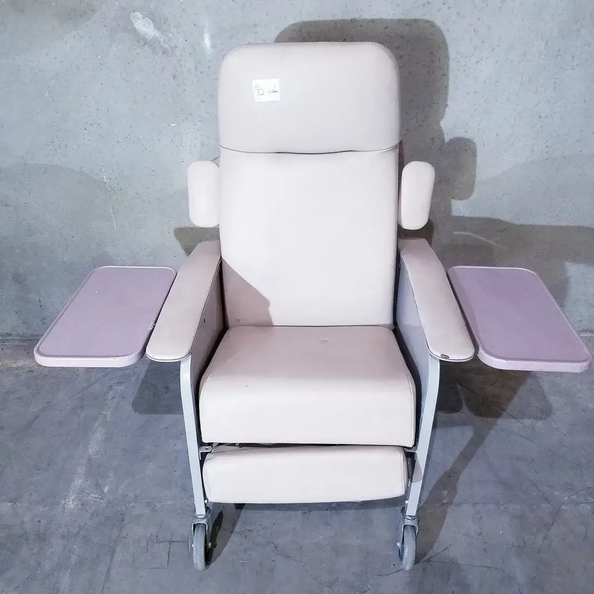 Drive medical LUMEX Clinical Care Chair Recliner, 3 Position Charcoal Clinical Care Recliner, second-hand product photo 1