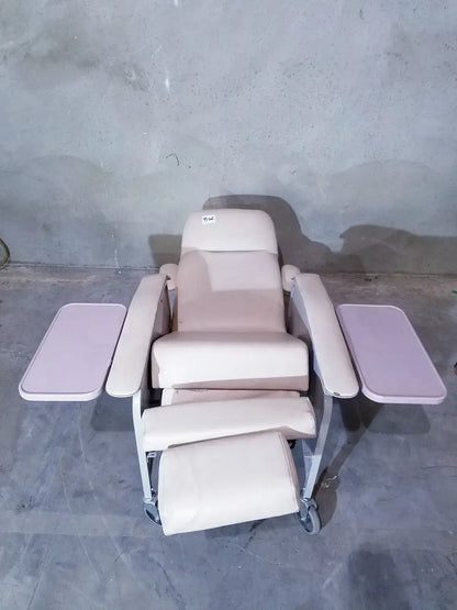 Drive medical LUMEX Clinical Care Chair Recliner, 3 Position Charcoal Clinical Care Recliner, second-hand product photo 2