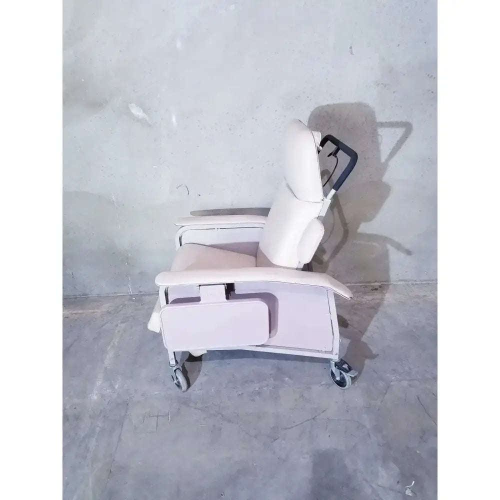 Drive medical LUMEX Clinical Care Chair Recliner, 3 Position Charcoal Clinical Care Recliner, second-hand product photo 6