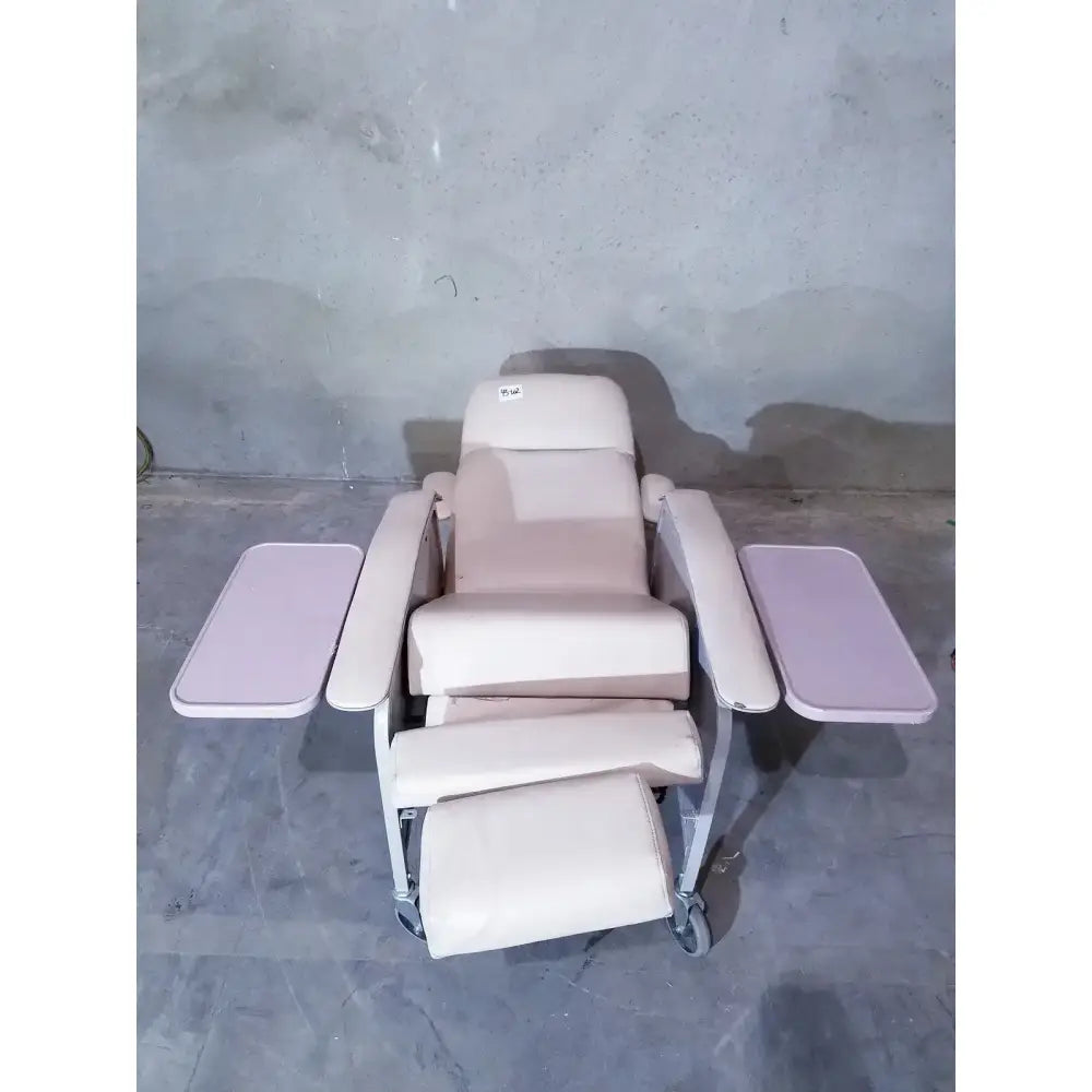 Drive medical LUMEX Clinical Care Chair Recliner, 3 Position Charcoal Clinical Care Recliner, second-hand product photo 2