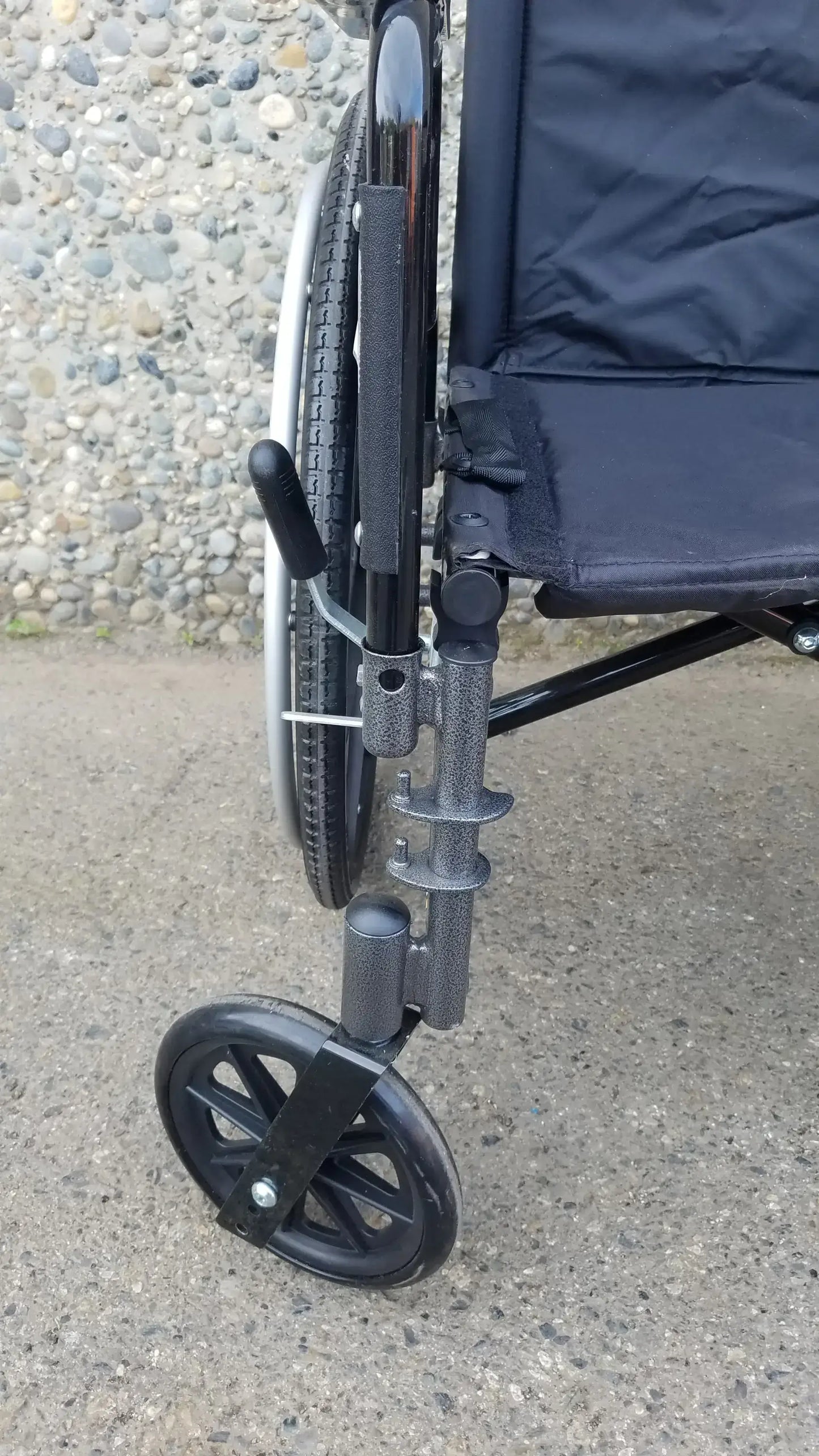 Reuse Medical Equipment M3 Manual Folding Wheelchair by Drive Medical Wheelchairs, second-hand product photo 9