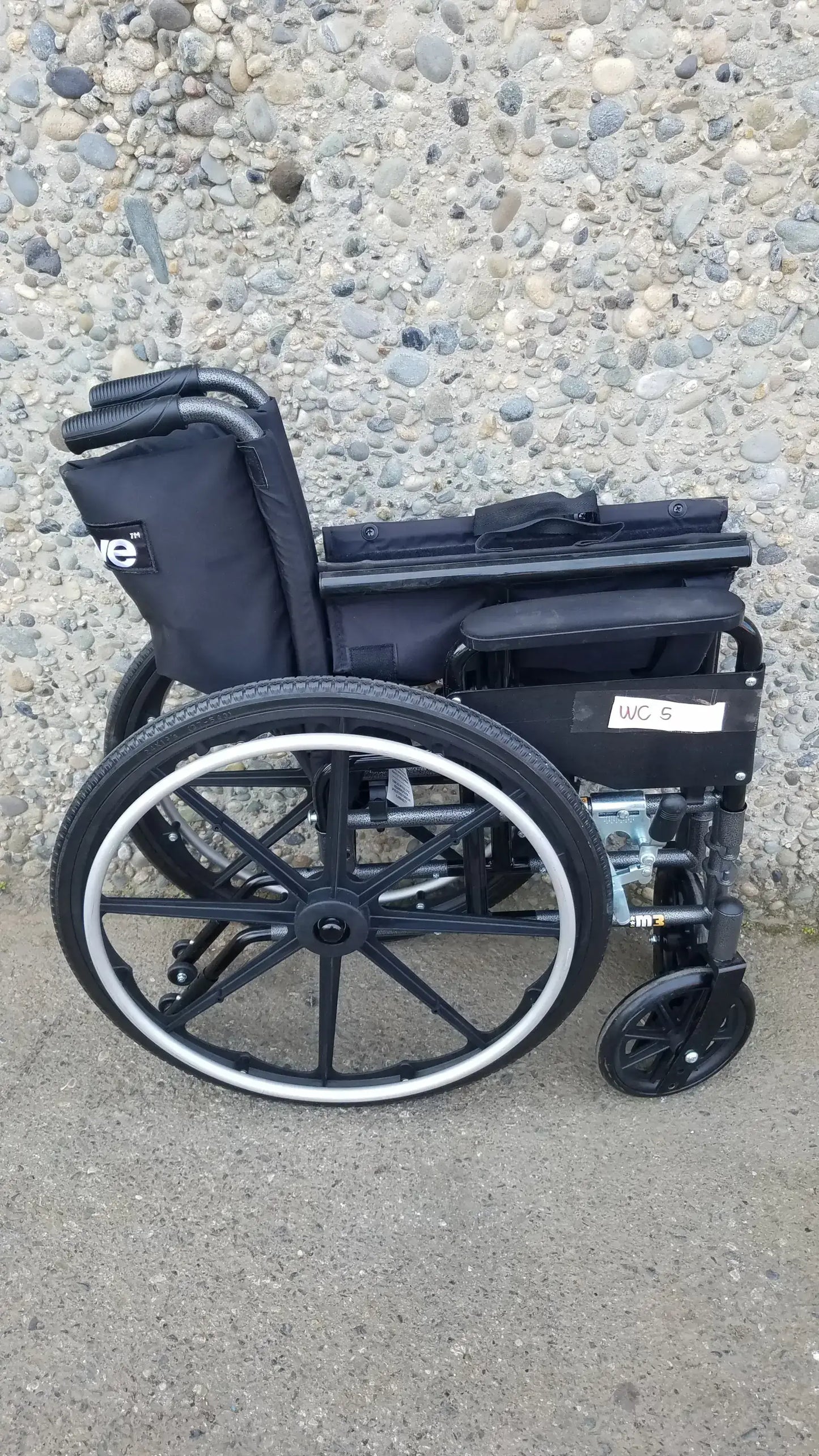Reuse Medical Equipment M3 Manual Folding Wheelchair by Drive Medical Wheelchairs, second-hand product photo 1