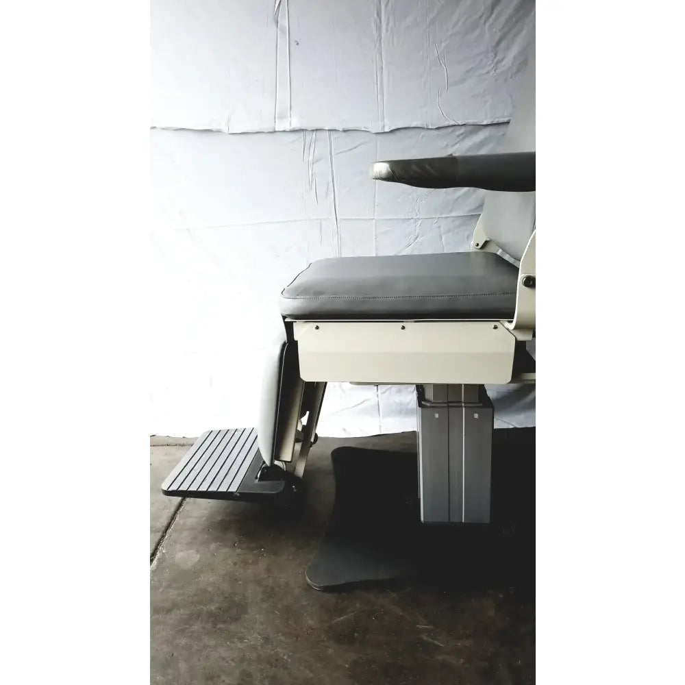 Reuse Medical Equipment Magnetic TLT10-AX31A-016 Power Exam Chair 2x24-28VDC 2x5.5A Swiss Made Powered Examination Chairs, as-is (for parts) product photo 3