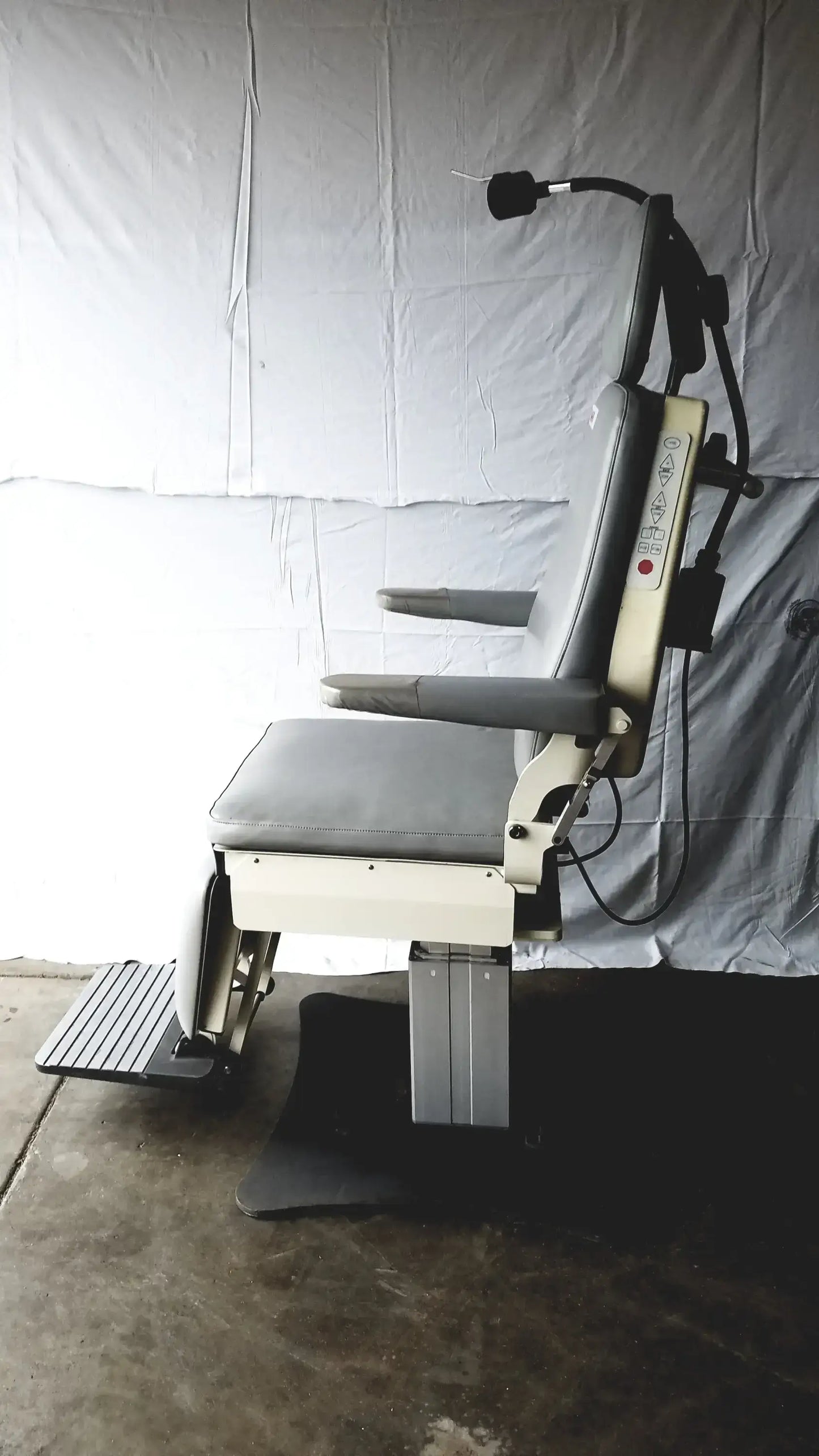 Reuse Medical Equipment Magnetic TLT10-AX31A-016 Power Exam Chair 2x24-28VDC 2x5.5A Swiss Made Powered Examination Chairs, as-is (for parts) product photo 8