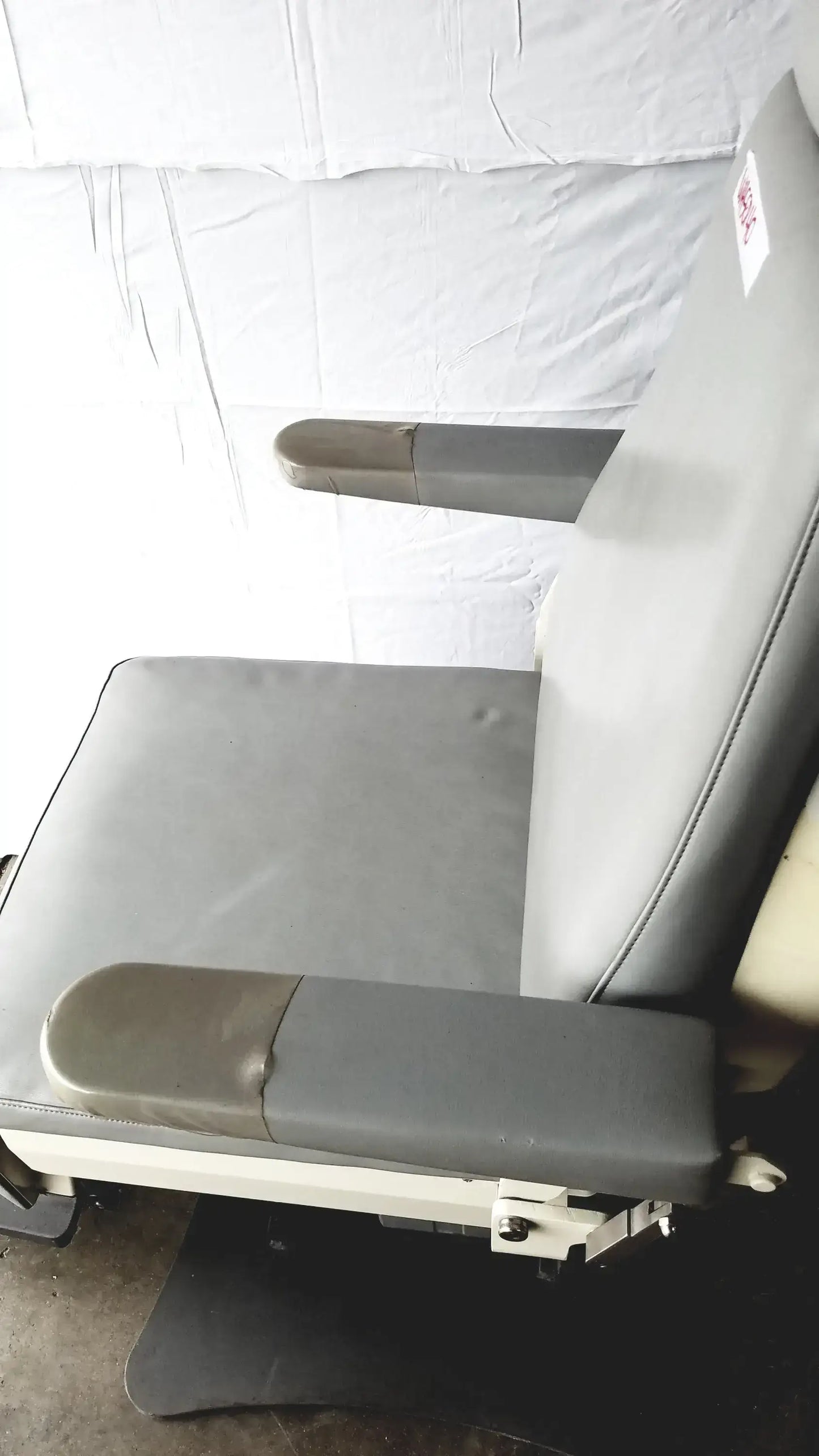 Reuse Medical Equipment Magnetic TLT10-AX31A-016 Power Exam Chair 2x24-28VDC 2x5.5A Swiss Made Powered Examination Chairs, as-is (for parts) product photo 5