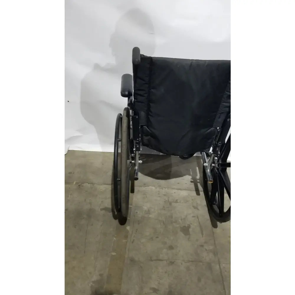 Reuse Medical Equipment Manual Wheelchair - Durable Black Seat Mobility Assist Manual Wheelchair, second-hand product photo 4