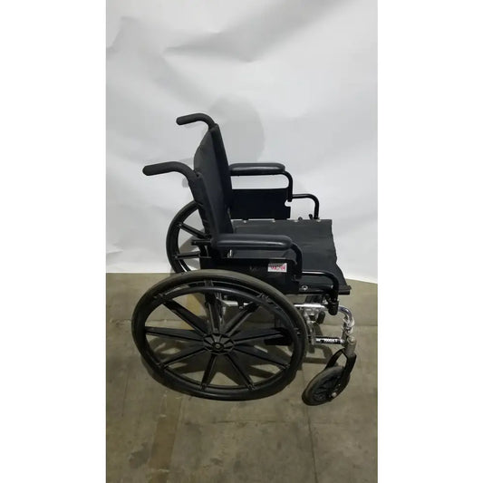 Reuse Medical Equipment Manual Wheelchair - Durable Black Seat Mobility Assist Manual Wheelchair, second-hand product photo 1