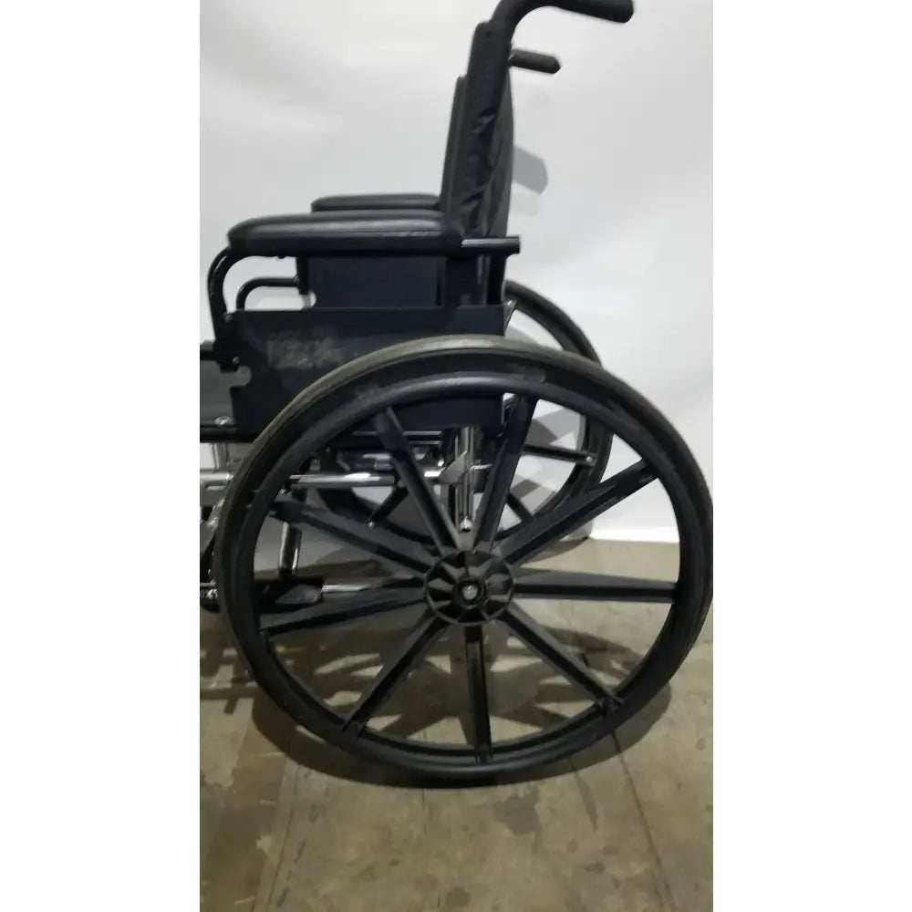 Reuse Medical Equipment Manual Wheelchair - Durable Black Seat Mobility Assist Manual Wheelchair, second-hand product photo 9