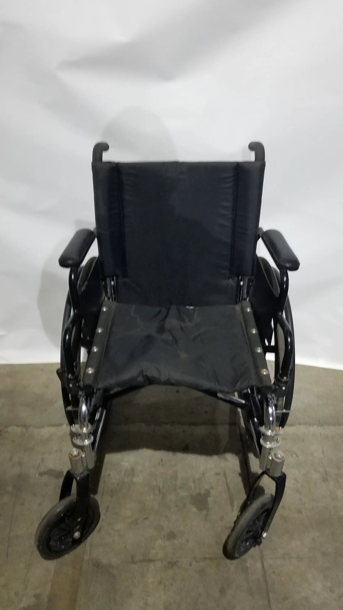 Reuse Medical Equipment Manual Wheelchair - Durable Black Seat Mobility Assist Manual Wheelchair, second-hand product photo 19