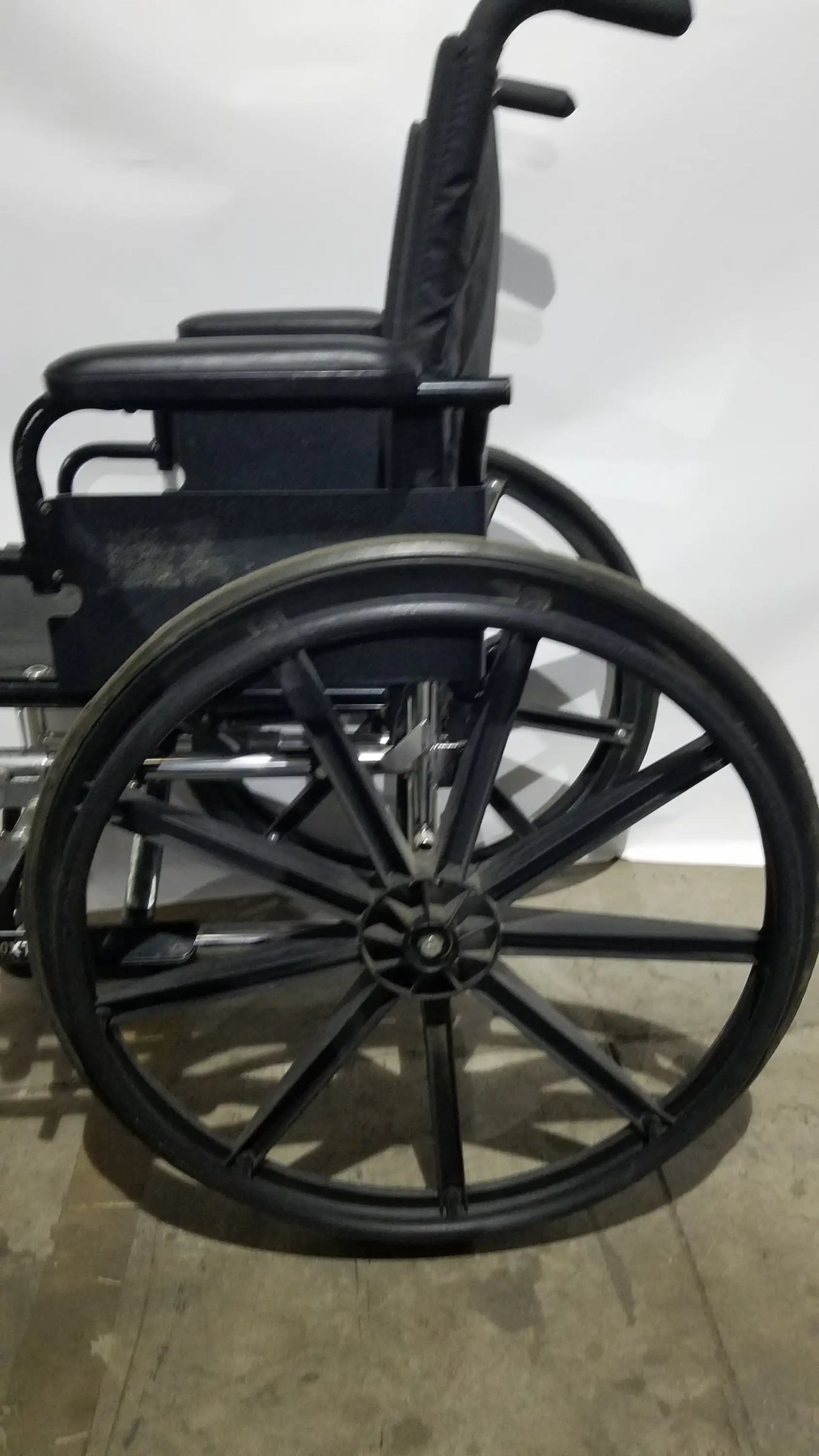 Reuse Medical Equipment Manual Wheelchair - Durable Black Seat Mobility Assist Manual Wheelchair, second-hand product photo 9