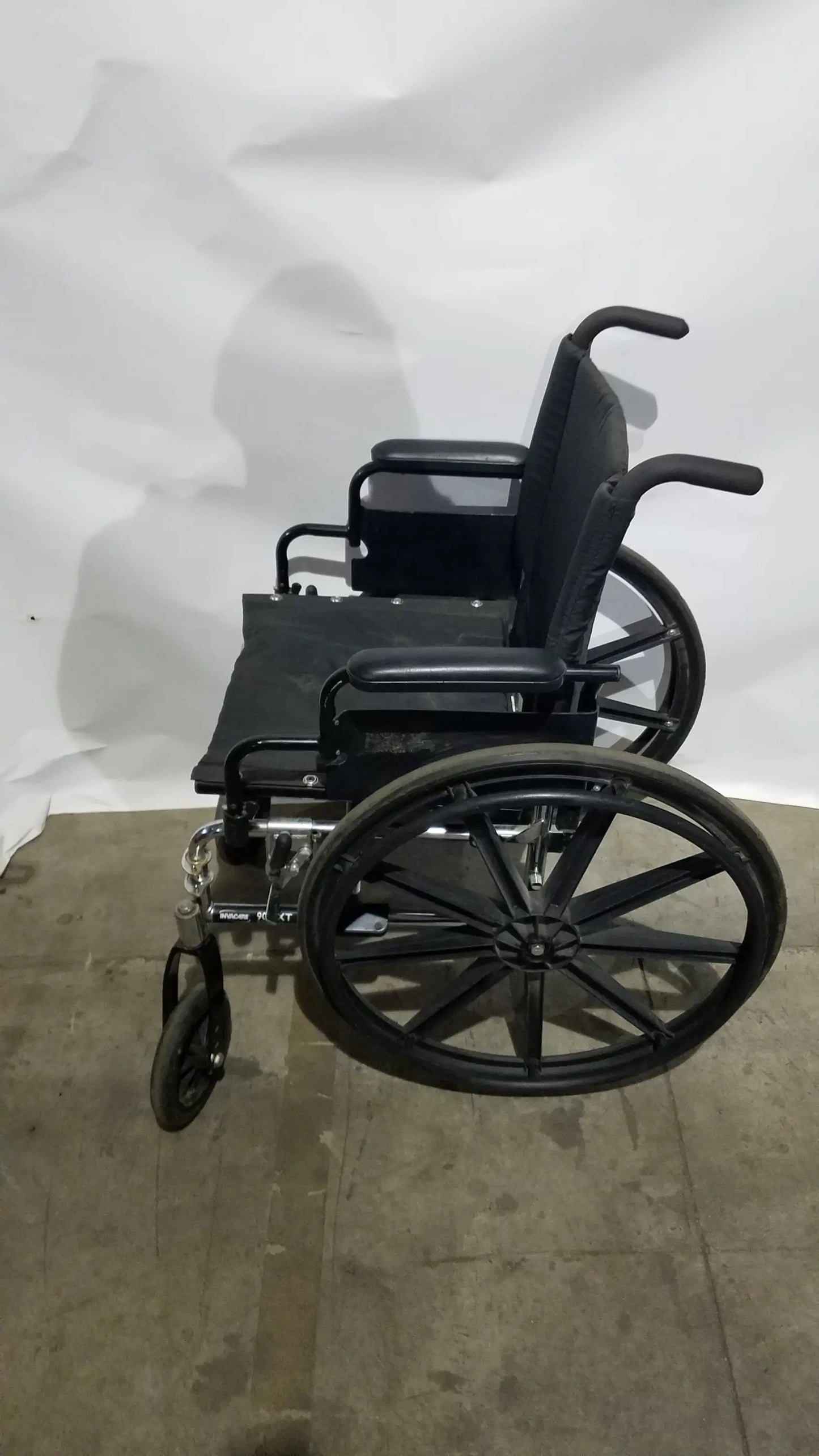 Reuse Medical Equipment Manual Wheelchair - Durable Black Seat Mobility Assist Manual Wheelchair, second-hand product photo 11
