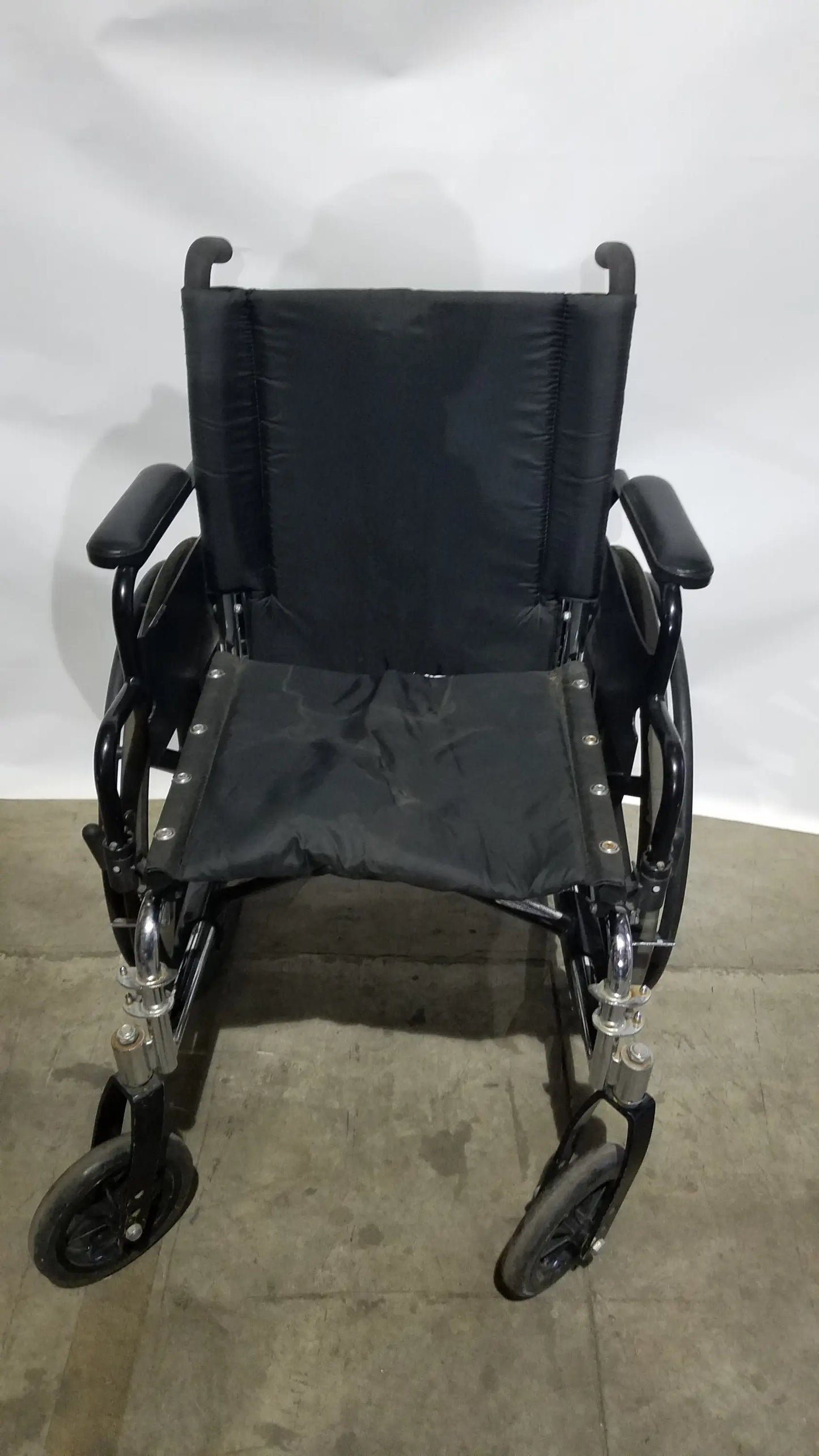 Reuse Medical Equipment Manual Wheelchair - Durable Black Seat Mobility Assist Manual Wheelchair, second-hand product photo 13