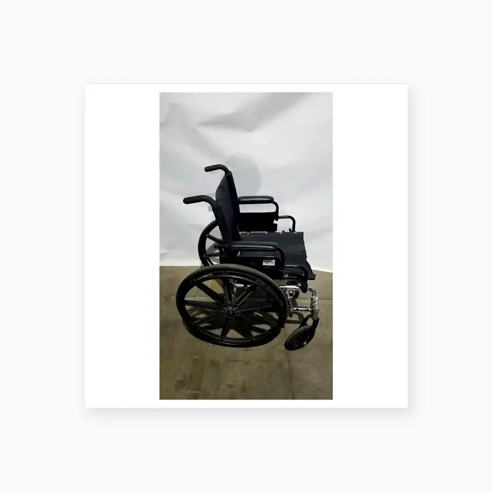 Reuse Medical Equipment Manual Wheelchair - Durable Black Seat Mobility Assist Manual Wheelchair, second-hand product photo 1