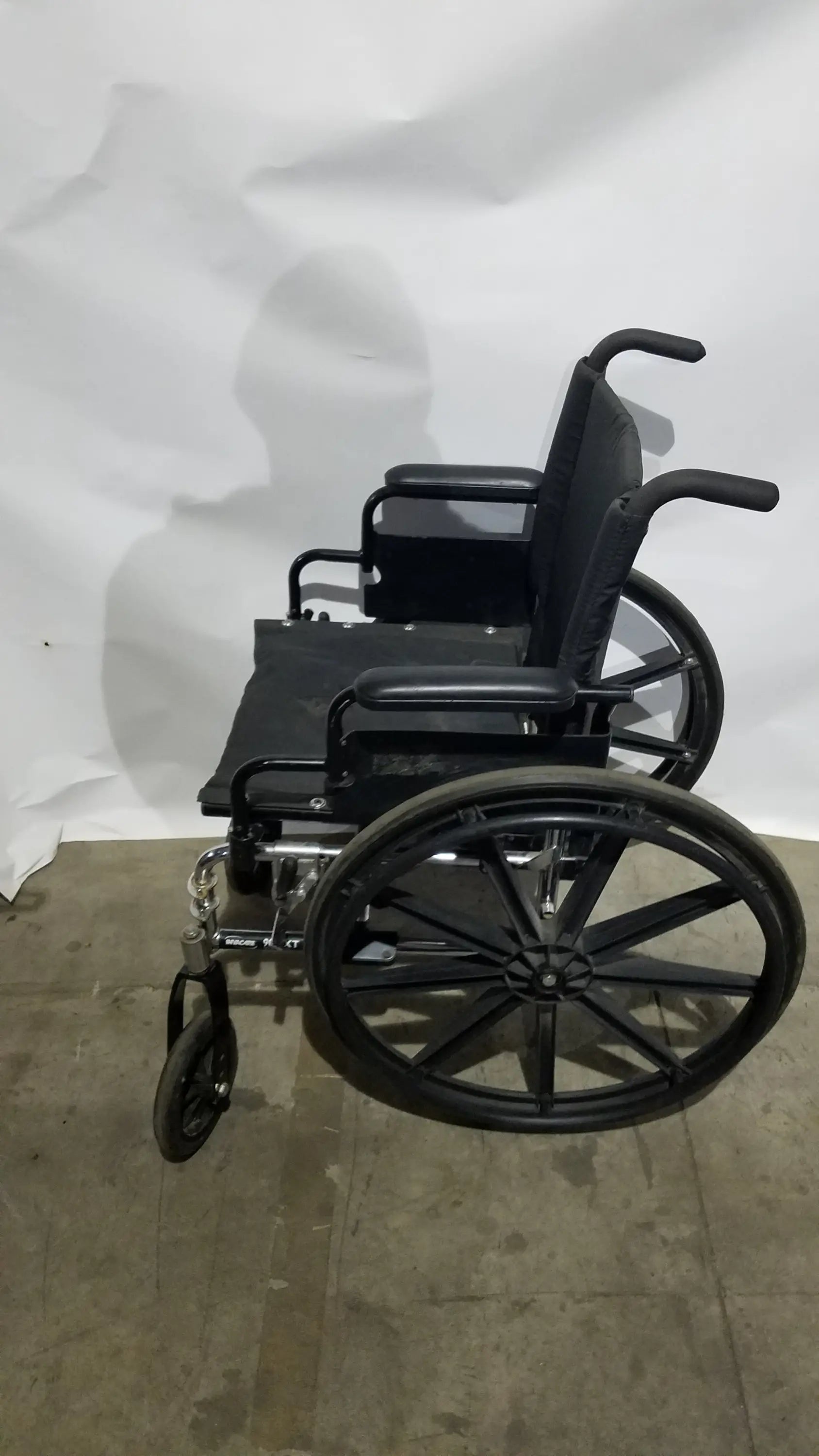 Reuse Medical Equipment Manual Wheelchair - Durable Black Seat Mobility Assist Manual Wheelchair, second-hand product photo 8