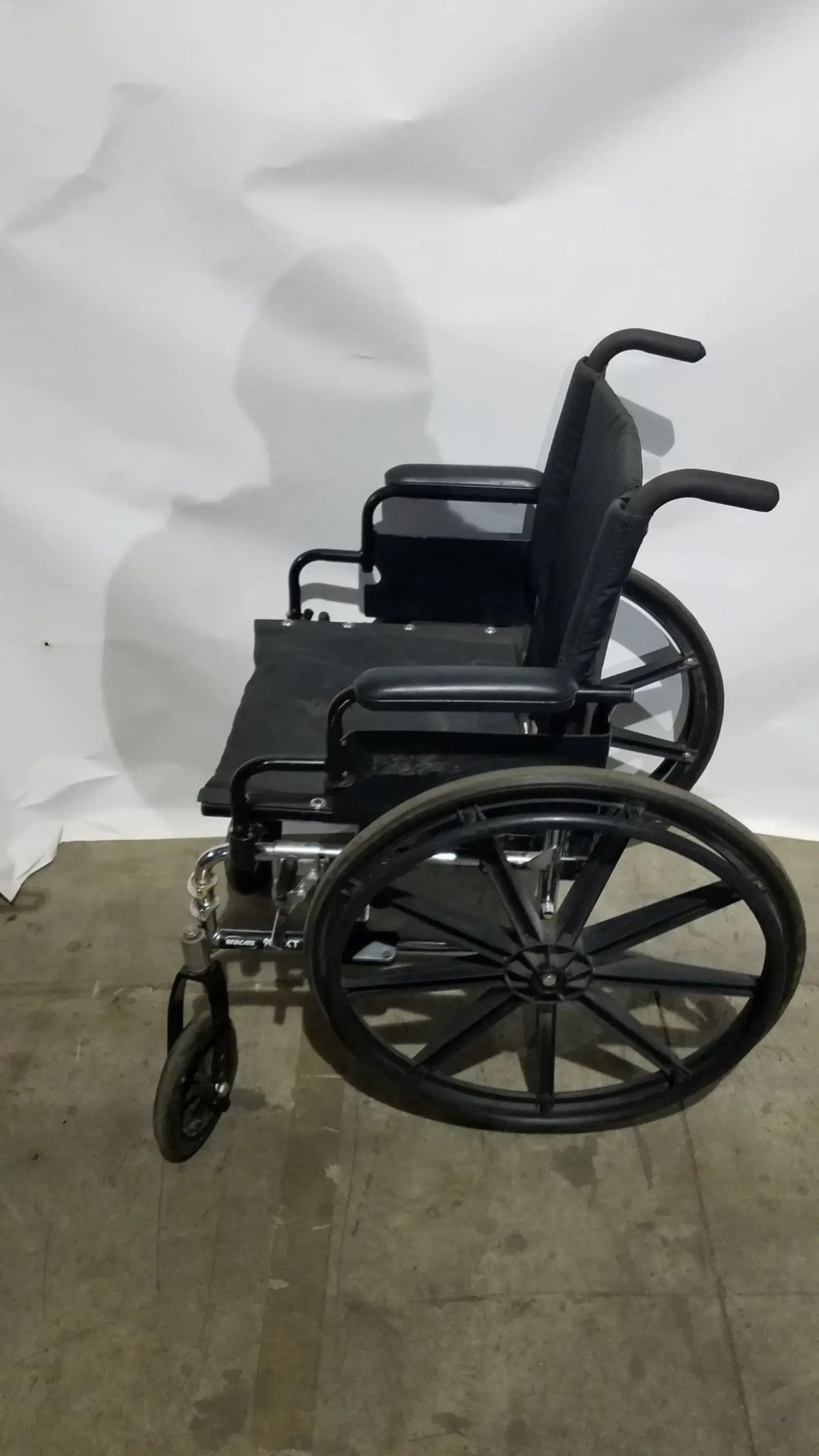 Reuse Medical Equipment Manual Wheelchair - Durable Black Seat Mobility Assist Manual Wheelchair, second-hand product photo 8