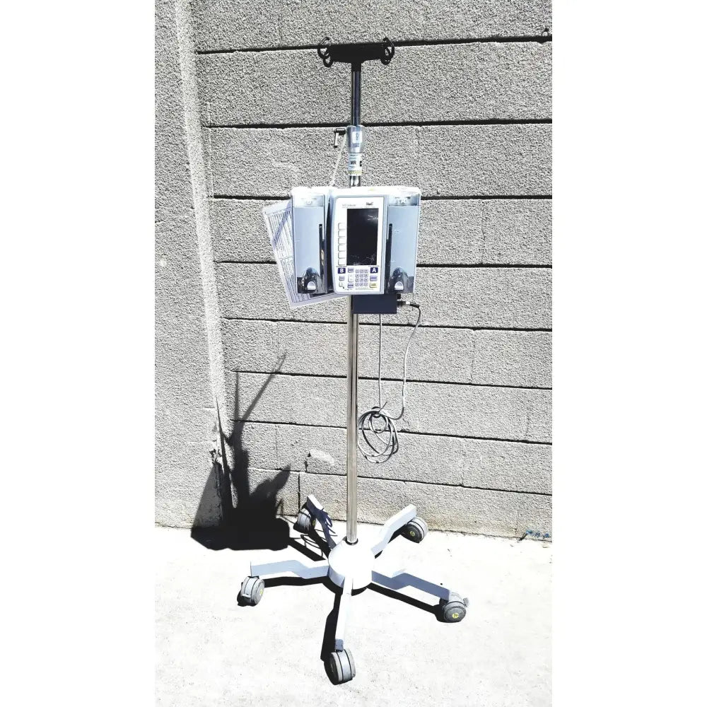 White masimo mridium 3600+ mri infusion pump with digital display on wheeled stand for pump monitoring systems